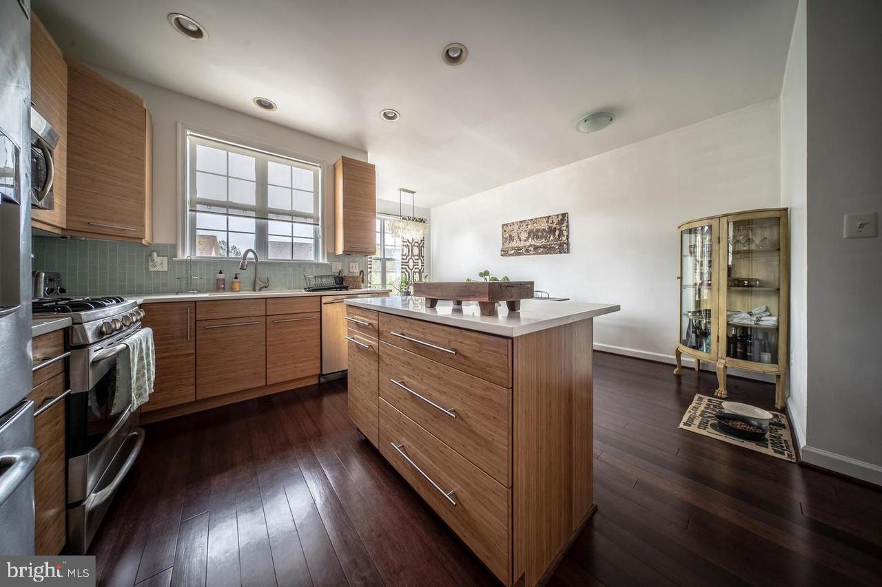 42525 MAGELLAN SQUARE