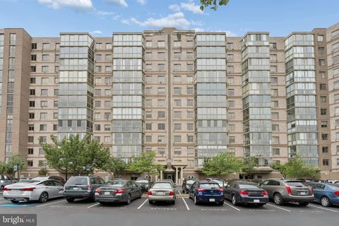 Photo of 19355 Cypress Ridge Terrace #314, LEESBURG, VA 20176 (MLS # VALO2123734)