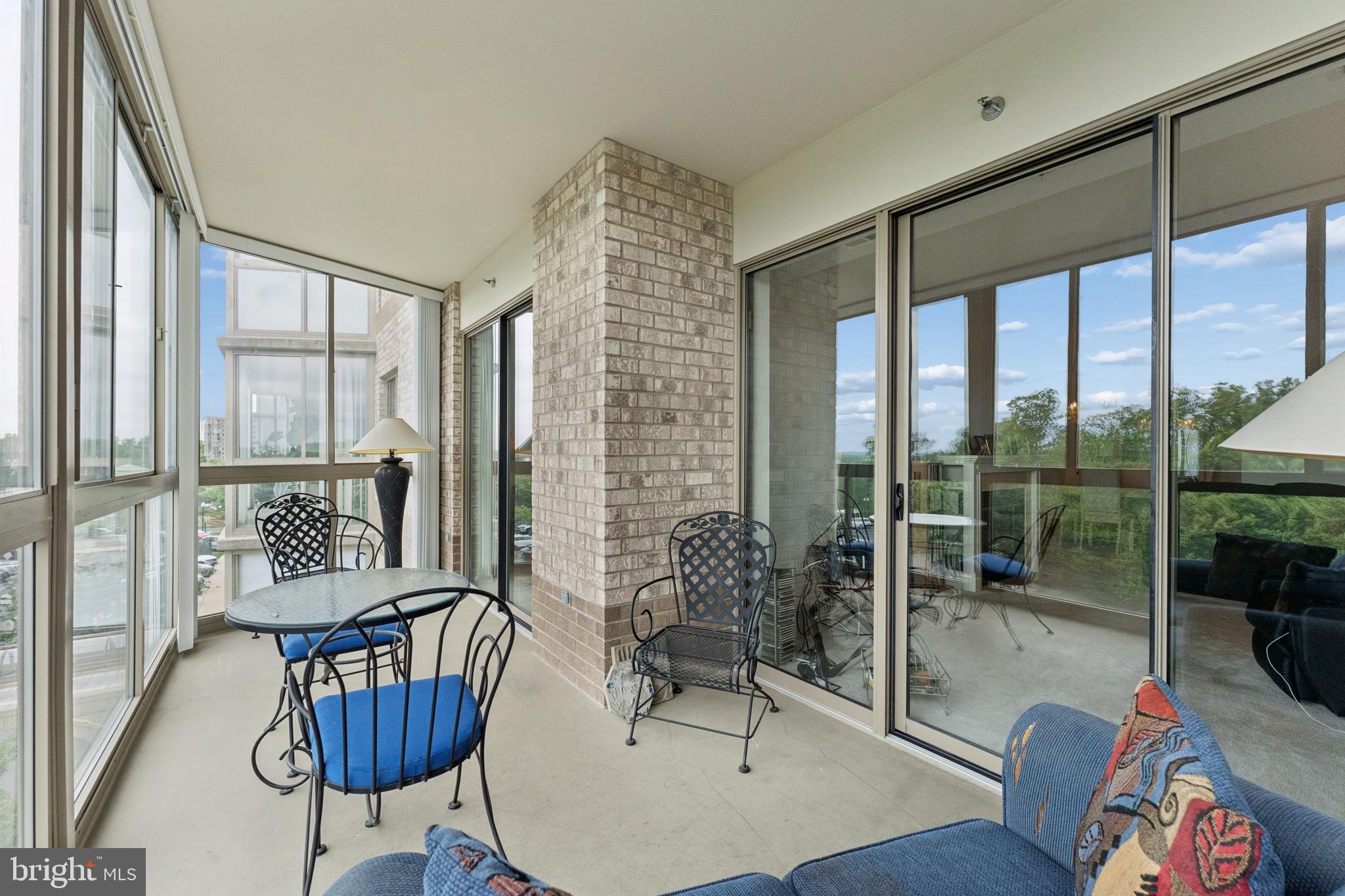LANSDOWNE WOODS - Residential
