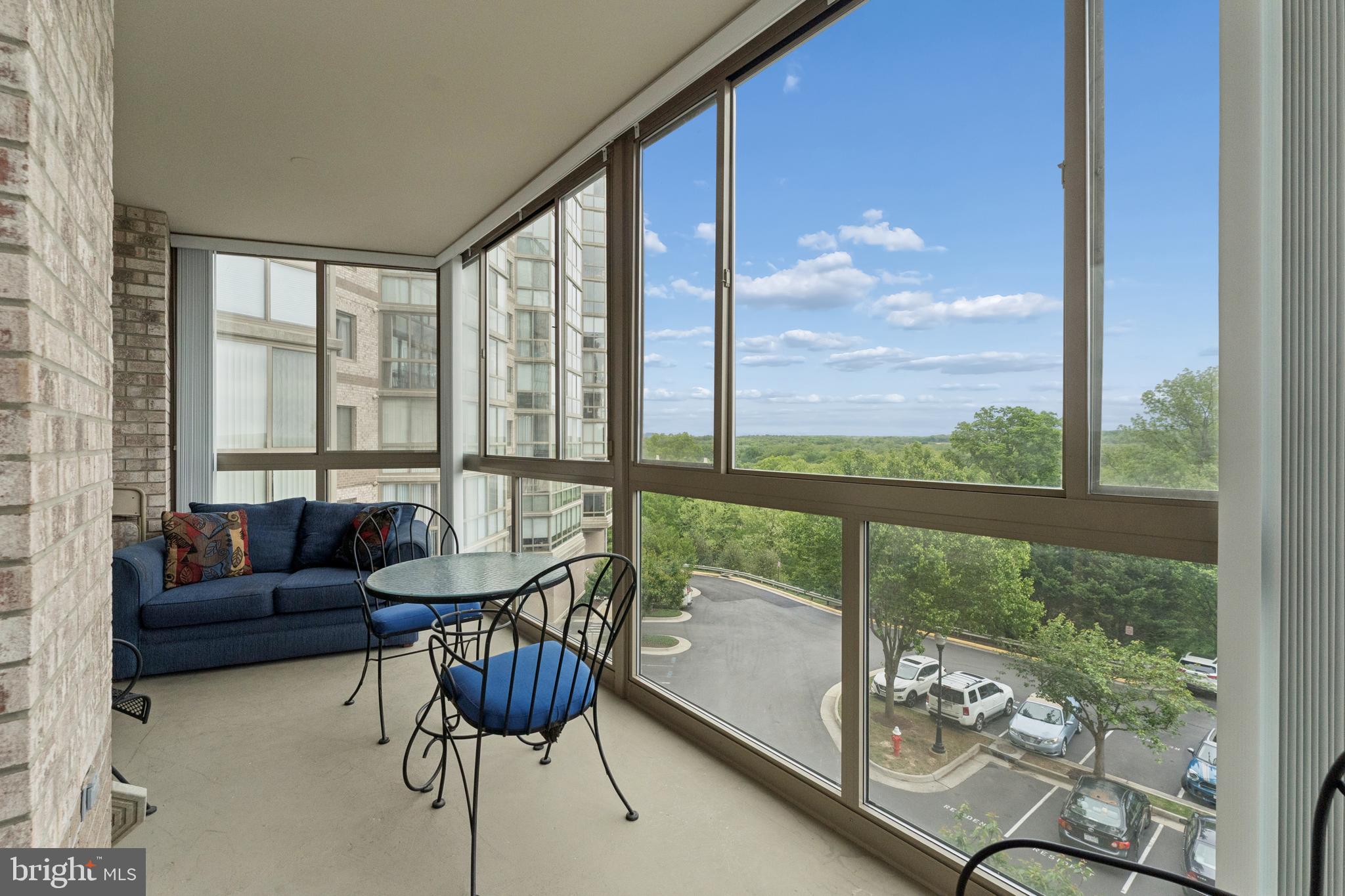 LANSDOWNE WOODS - Residential