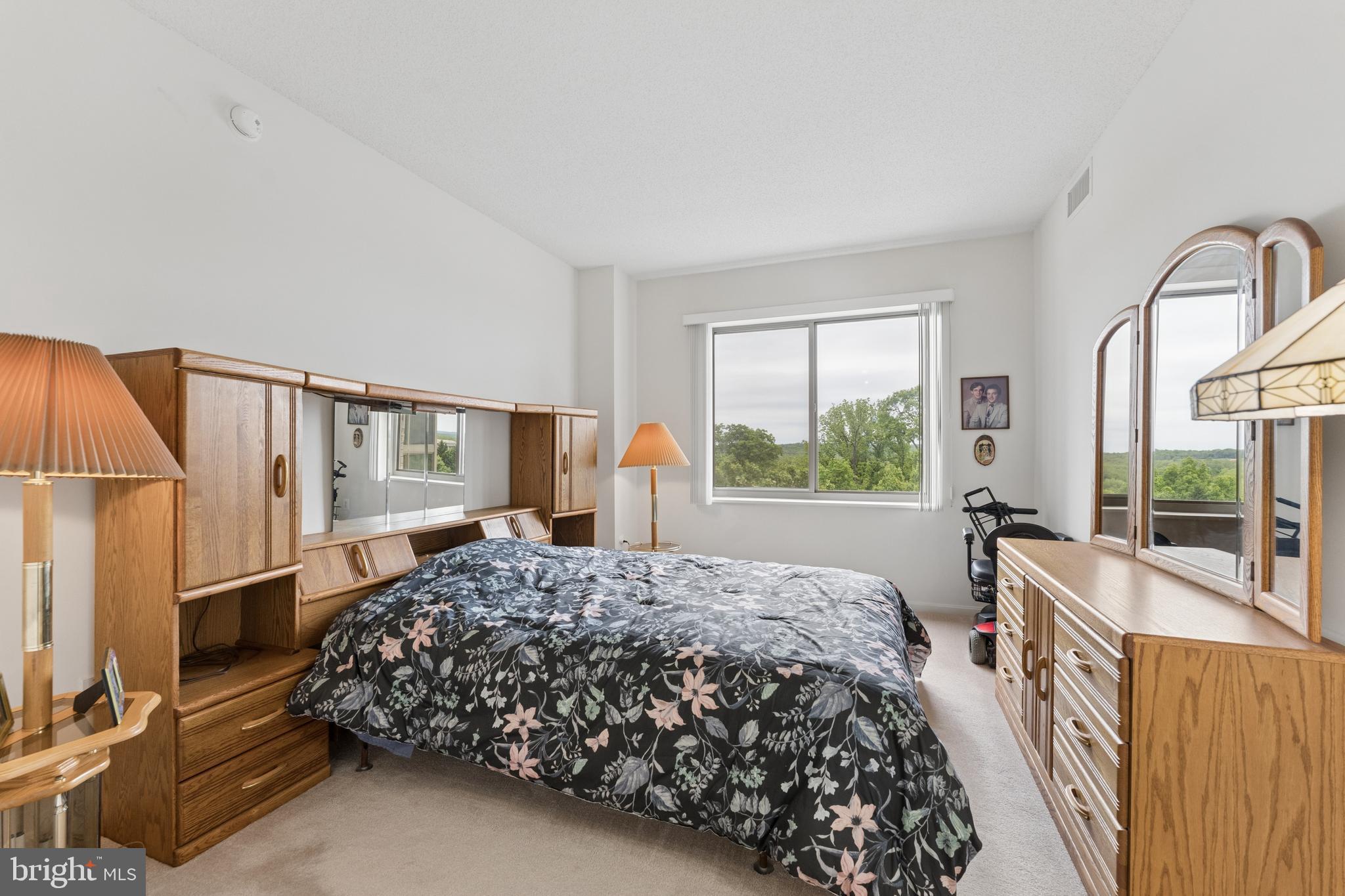 LANSDOWNE WOODS - Residential
