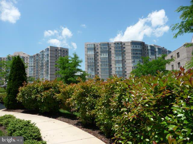 LANSDOWNE WOODS - Residential