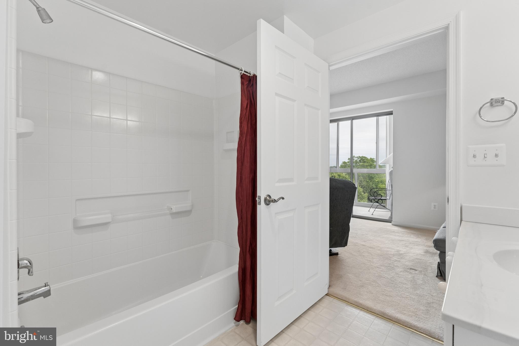 LANSDOWNE WOODS - Residential