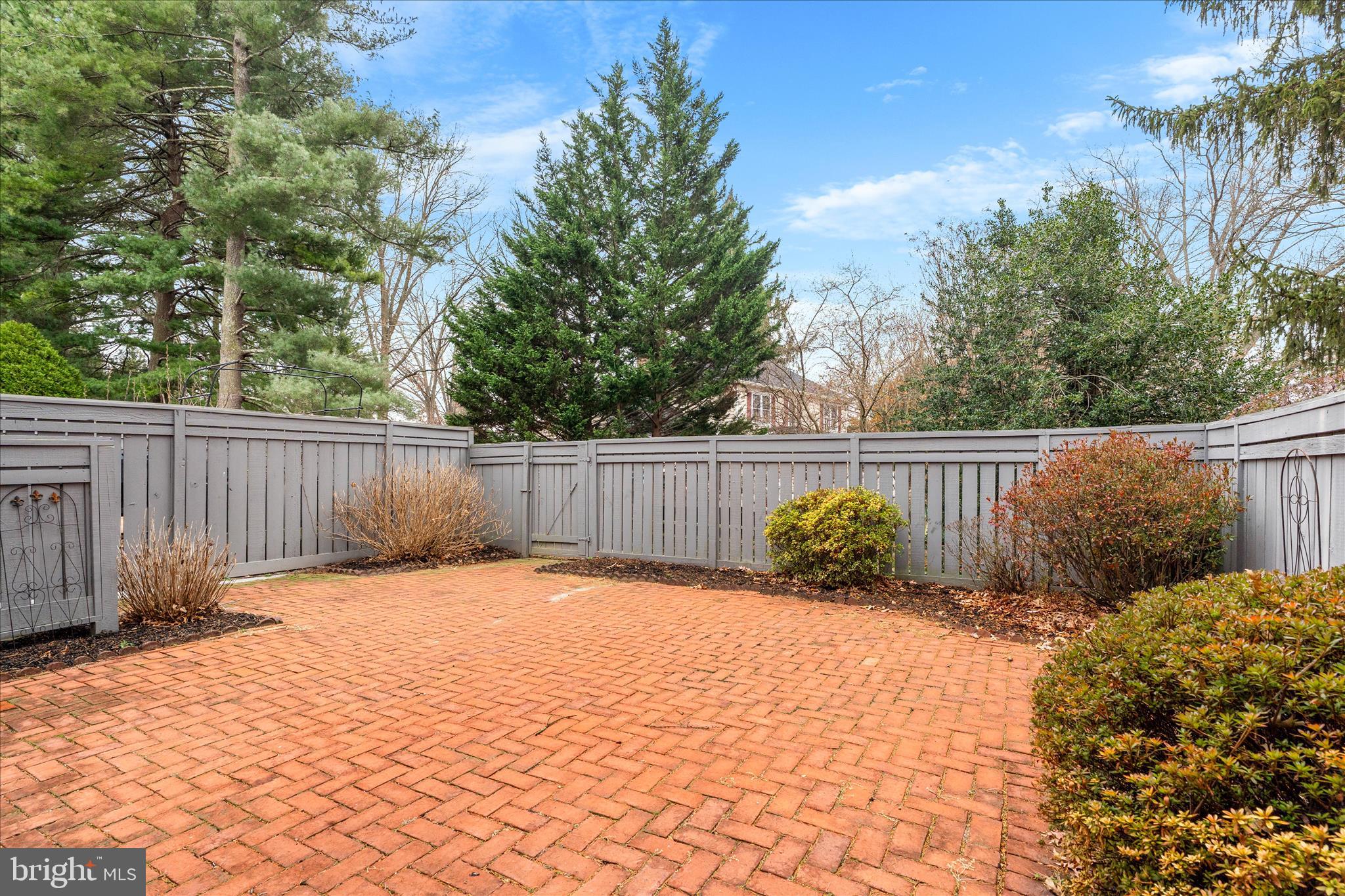 HIGHLAND HALL - Residential