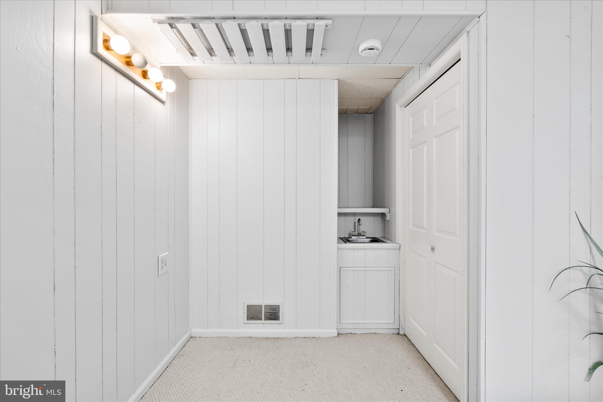 HIGHLAND HALL - Residential