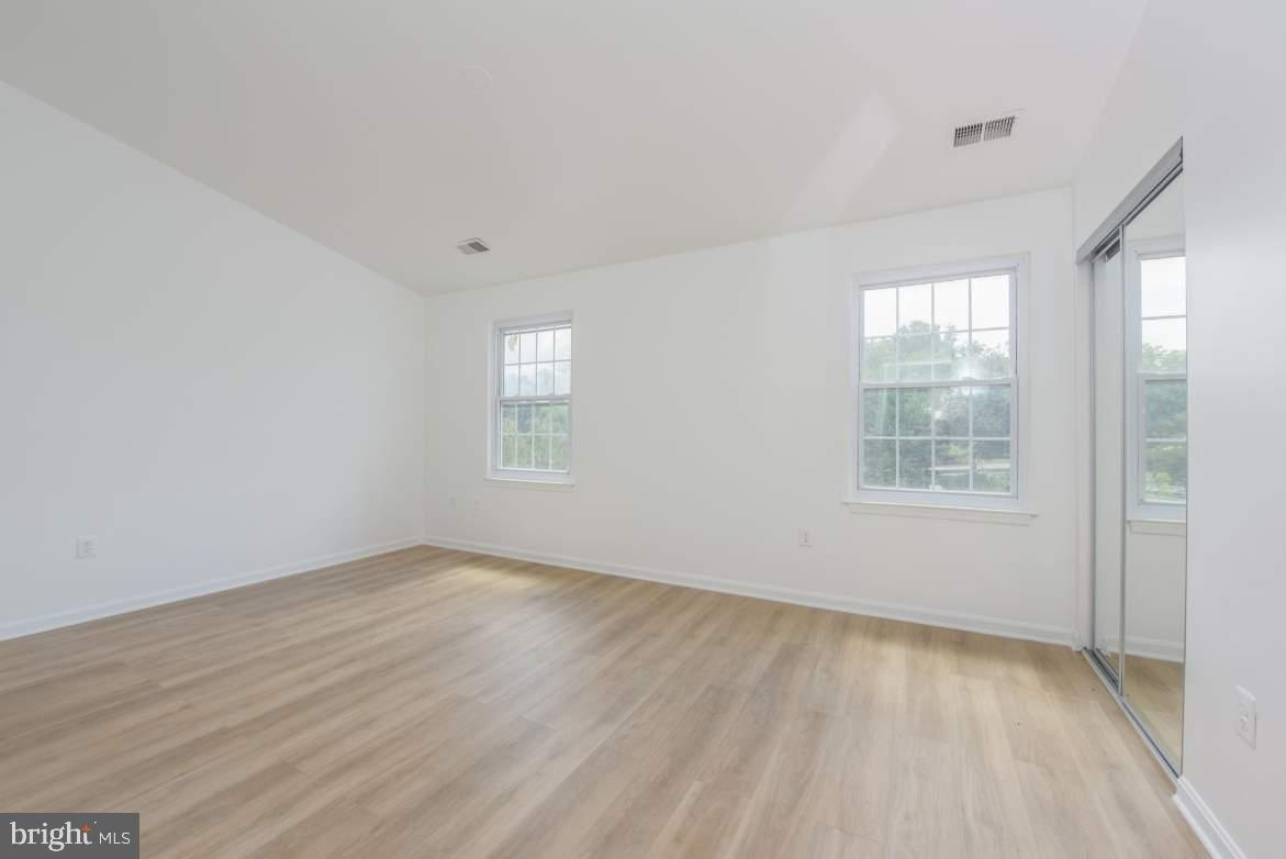 CALVERTON - Residential Lease