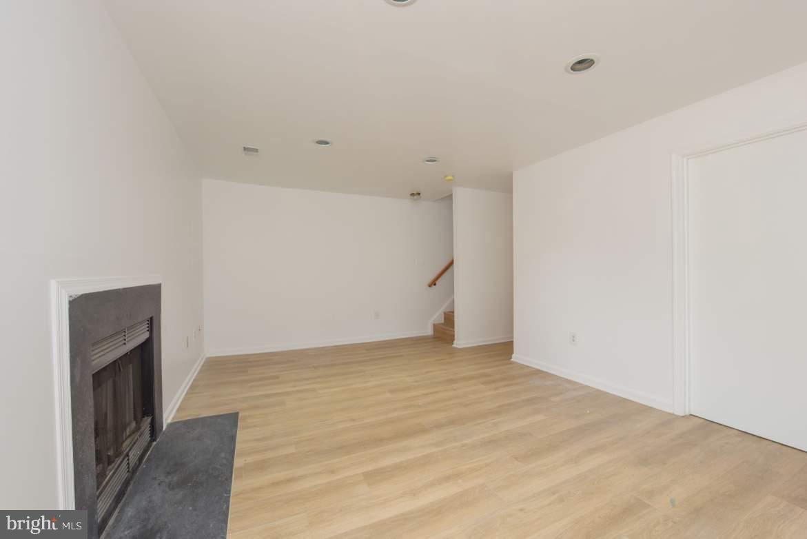 CALVERTON - Residential Lease