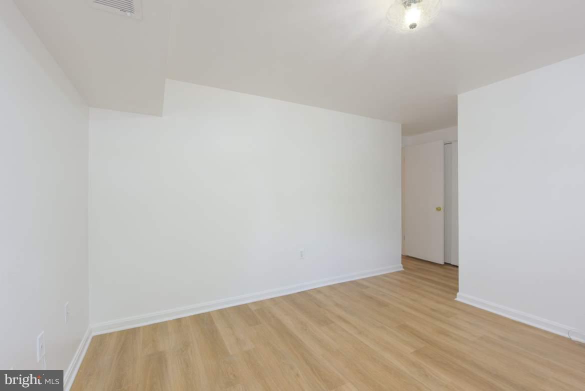 CALVERTON - Residential Lease