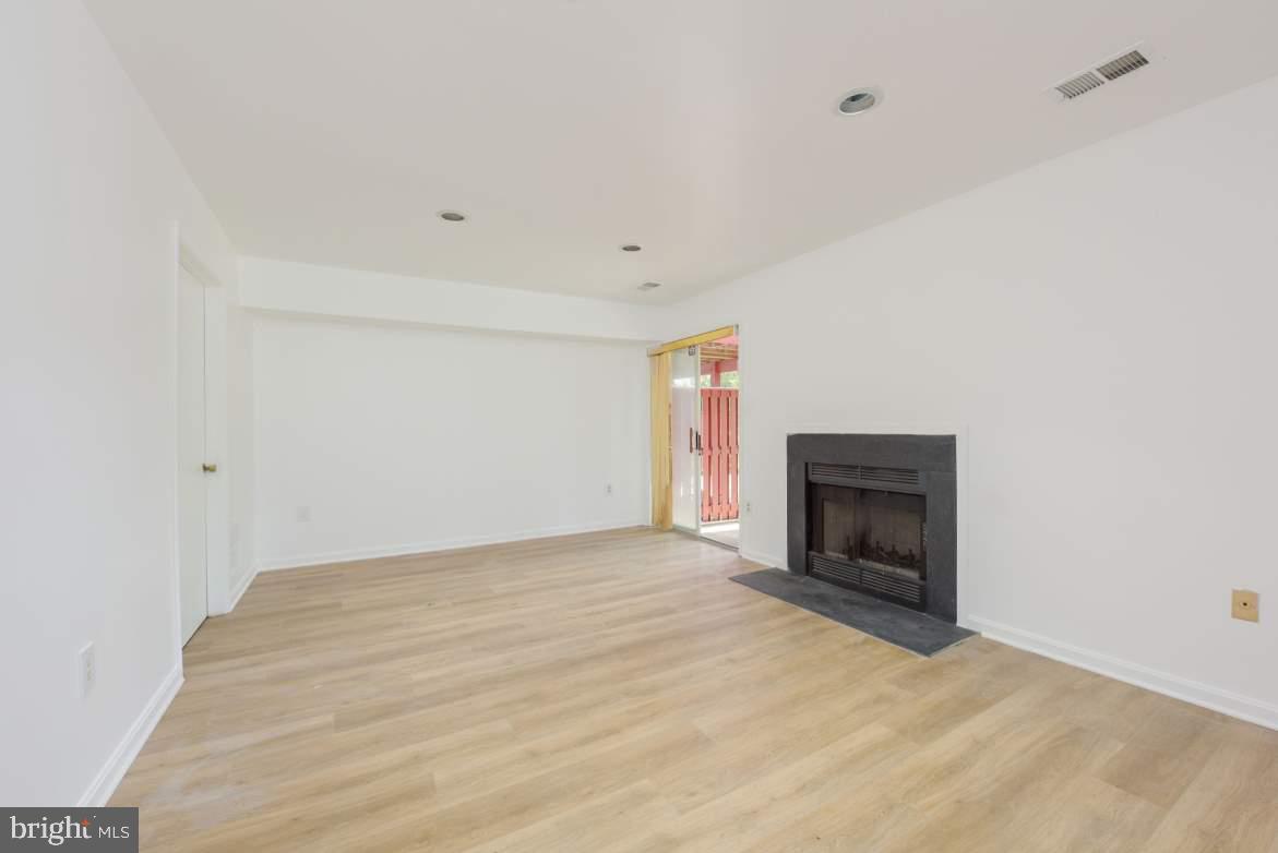 CALVERTON - Residential Lease