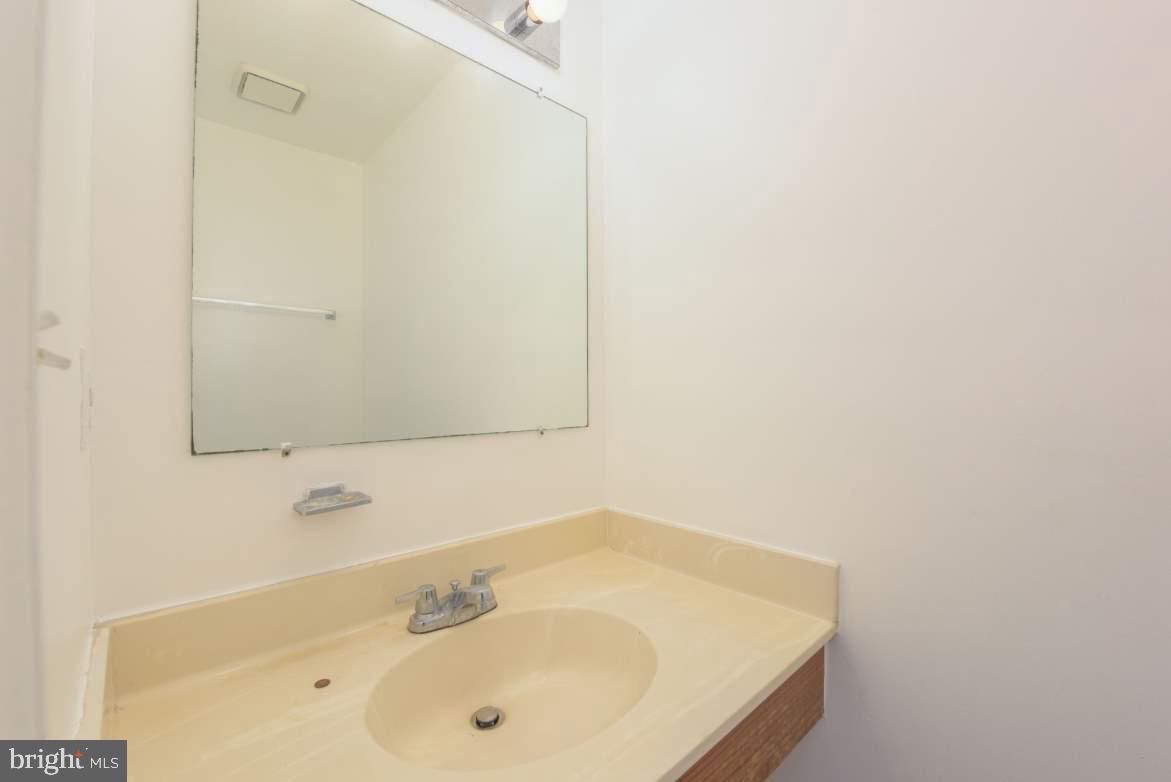 CALVERTON - Residential Lease