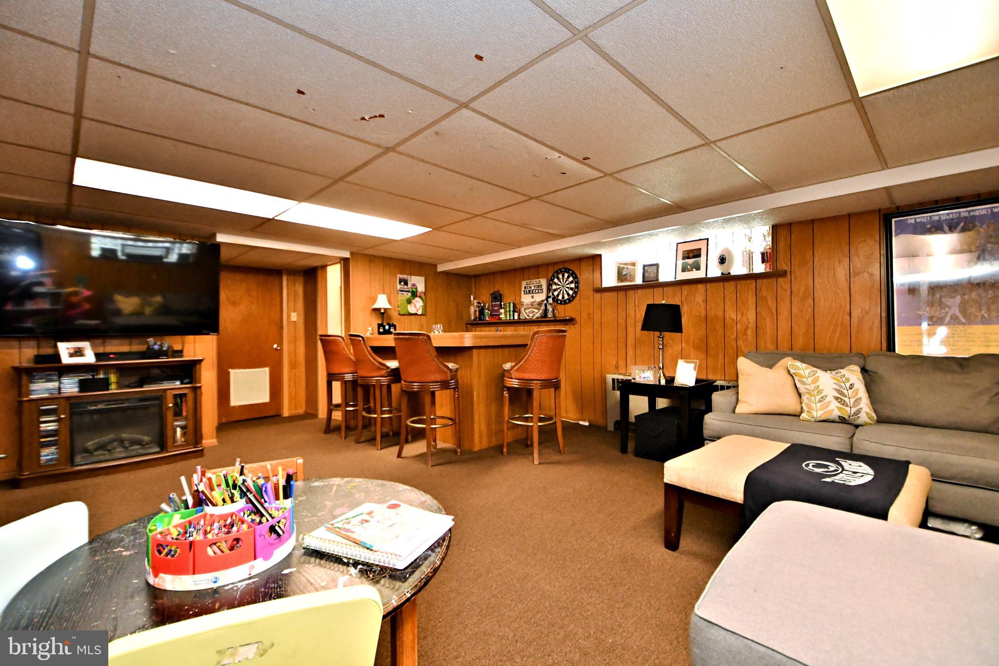 FOX CHASE - Residential