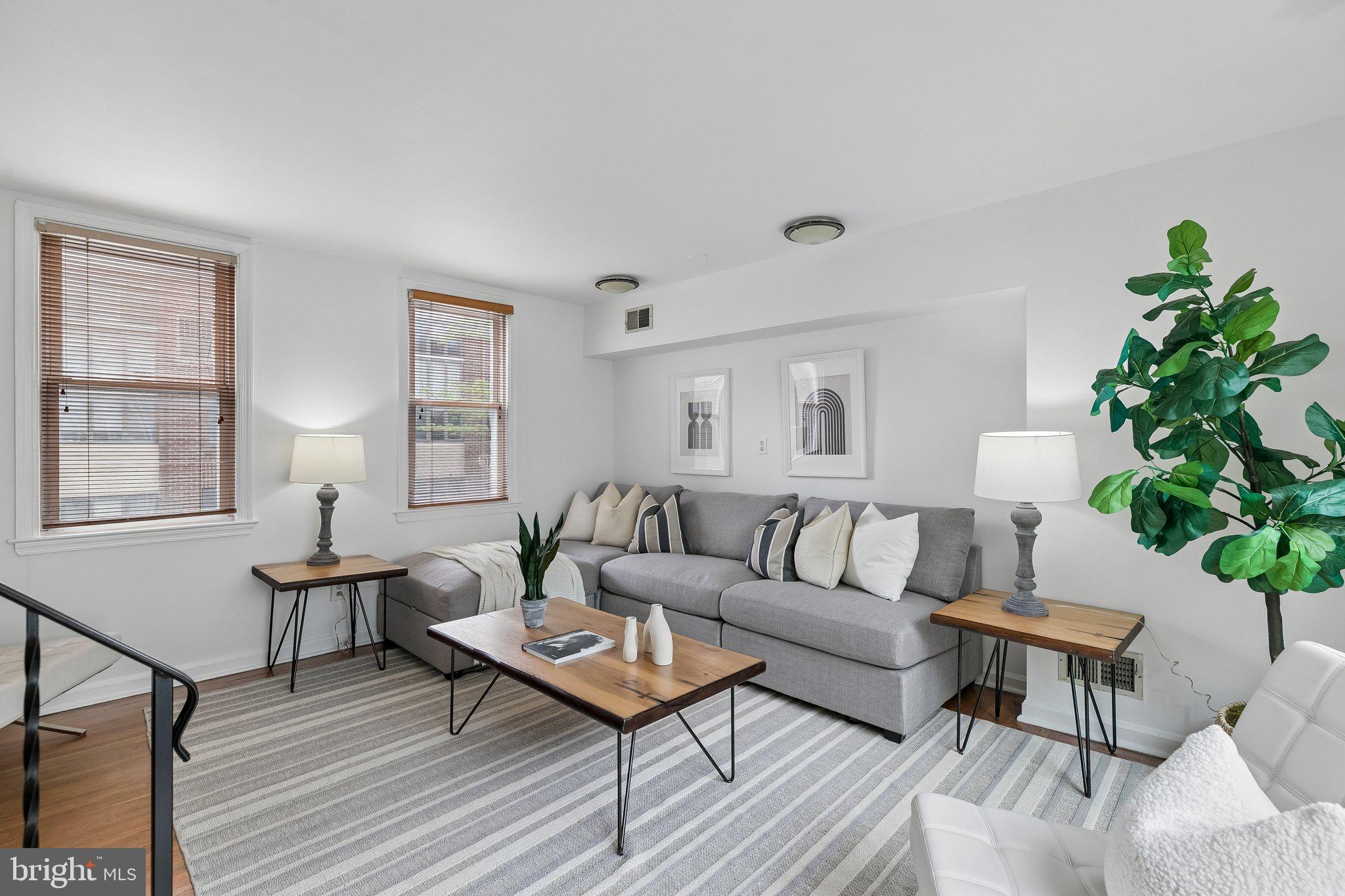RITTENHOUSE SQUARE - Residential Income