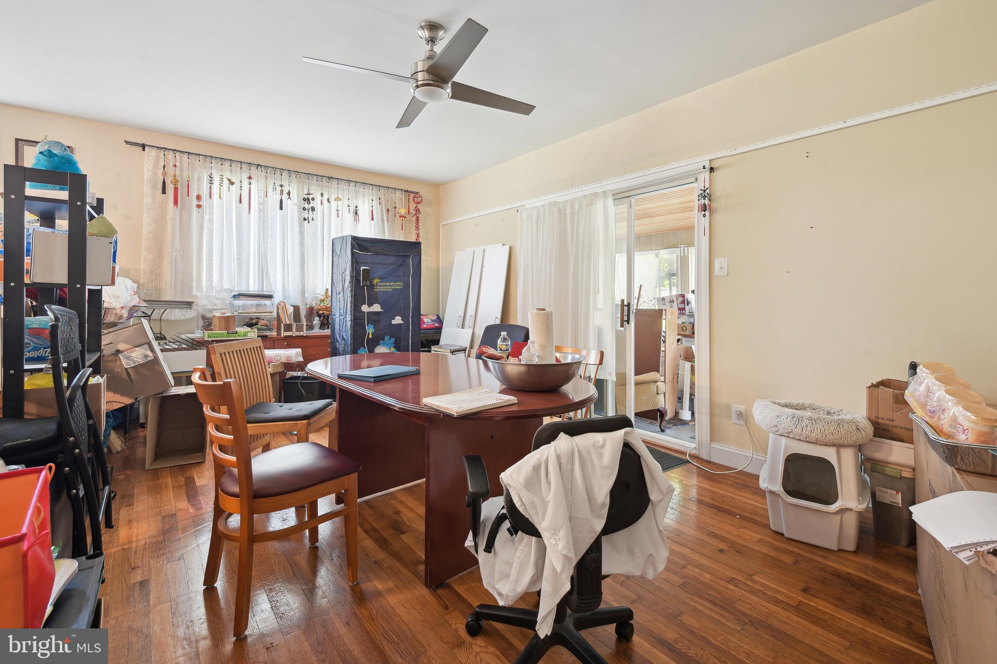 ENGLISH MANOR - Residential