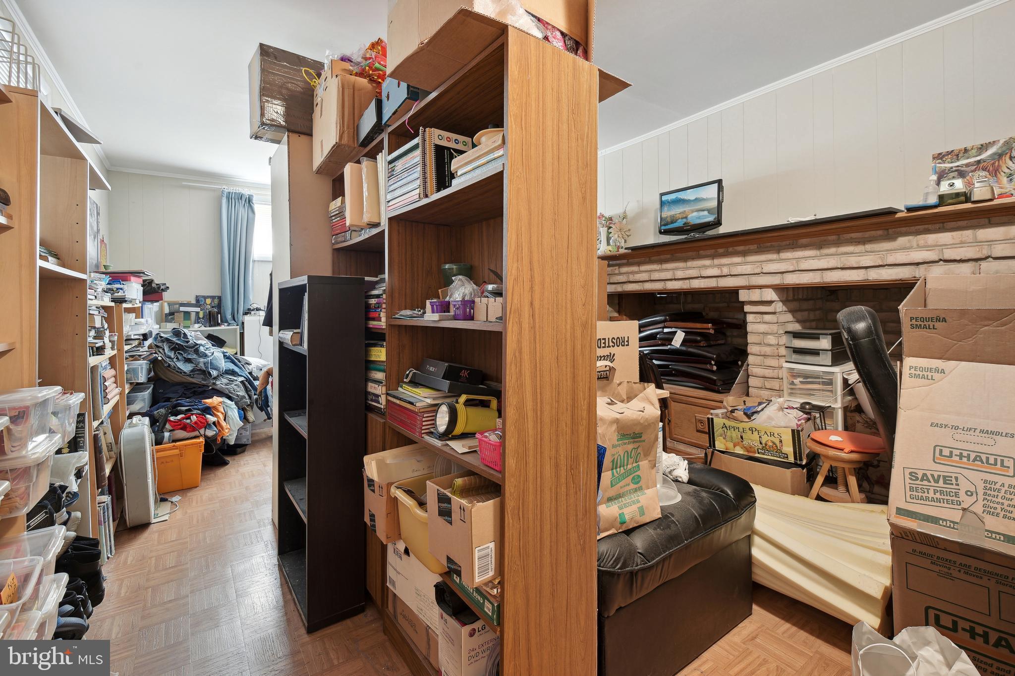 ENGLISH MANOR - Residential