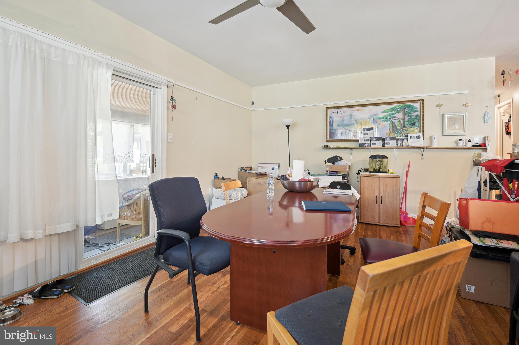 ENGLISH MANOR - Residential