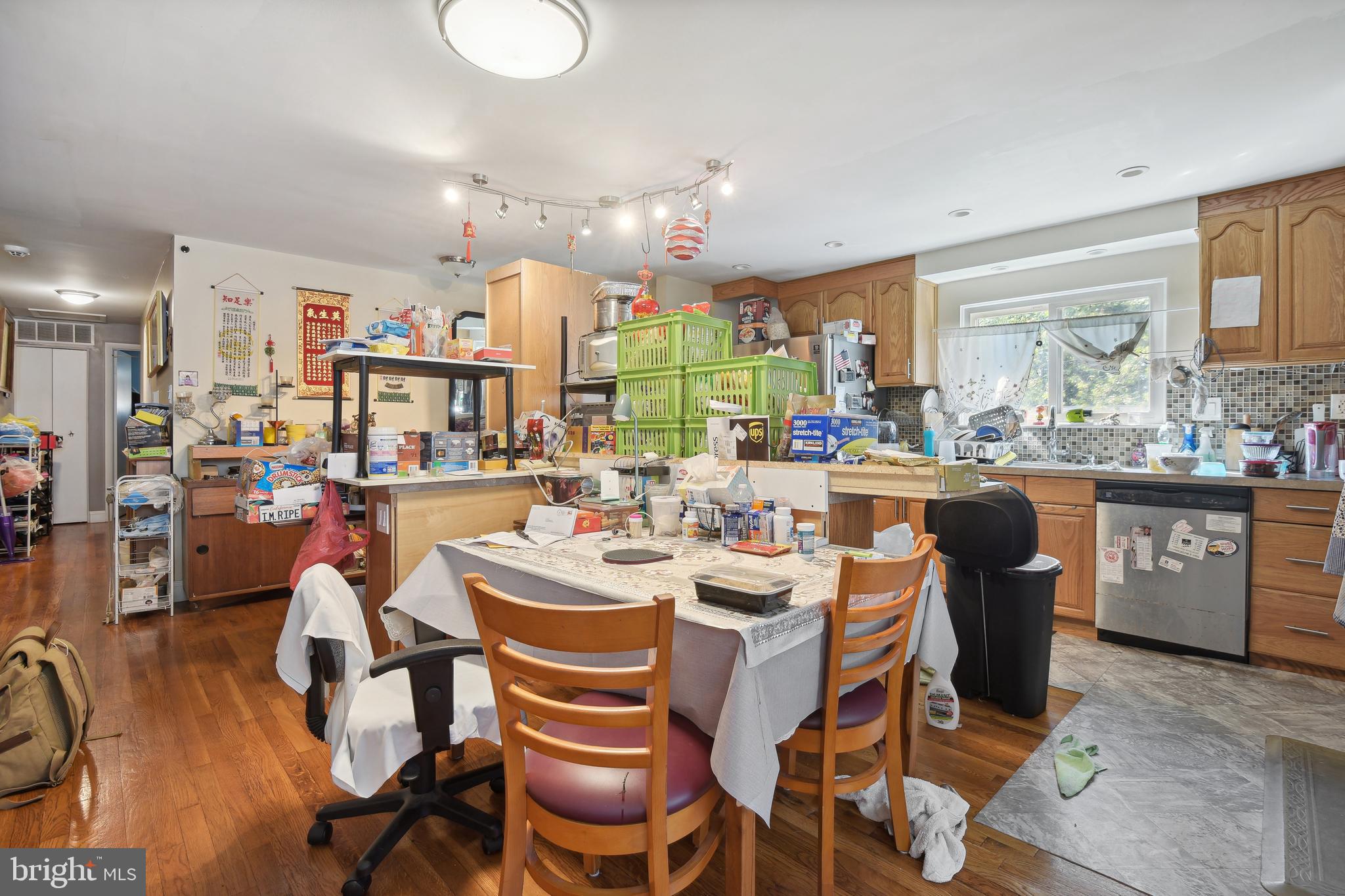 ENGLISH MANOR - Residential