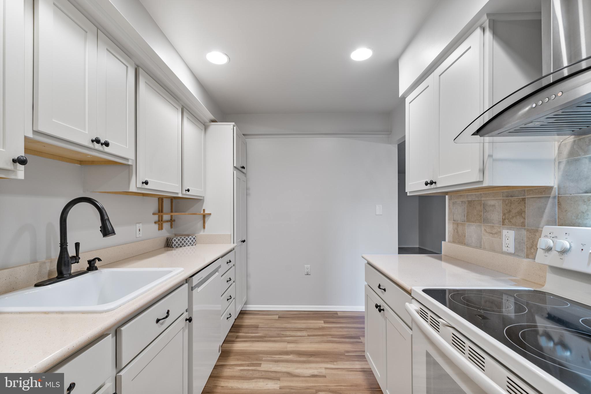 LEISURE WORLD - Residential