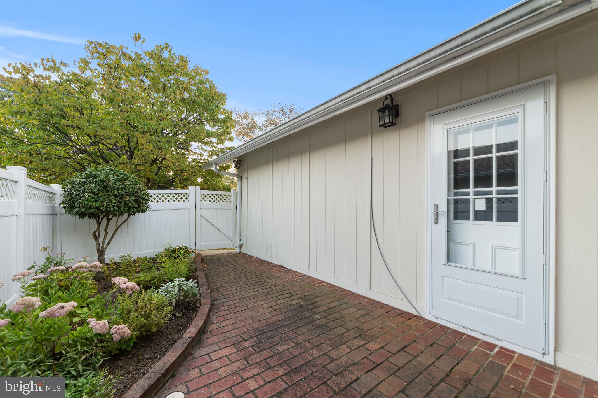 LEISURE WORLD - Residential