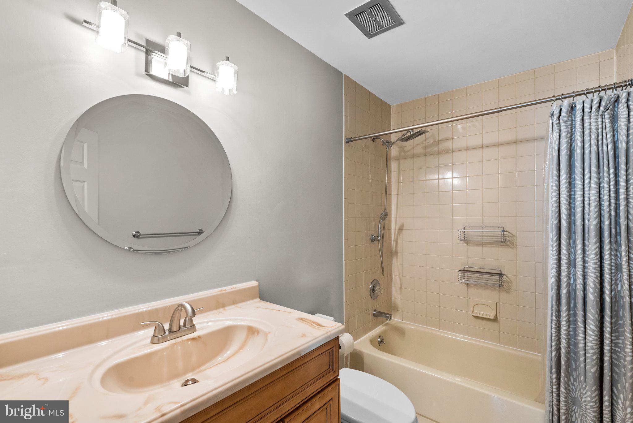 VILLAGE OF OAKLAND MILLS - Residential