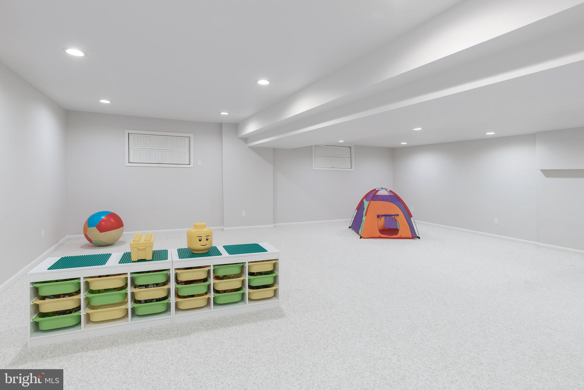 MEADOW BROOK - Residential