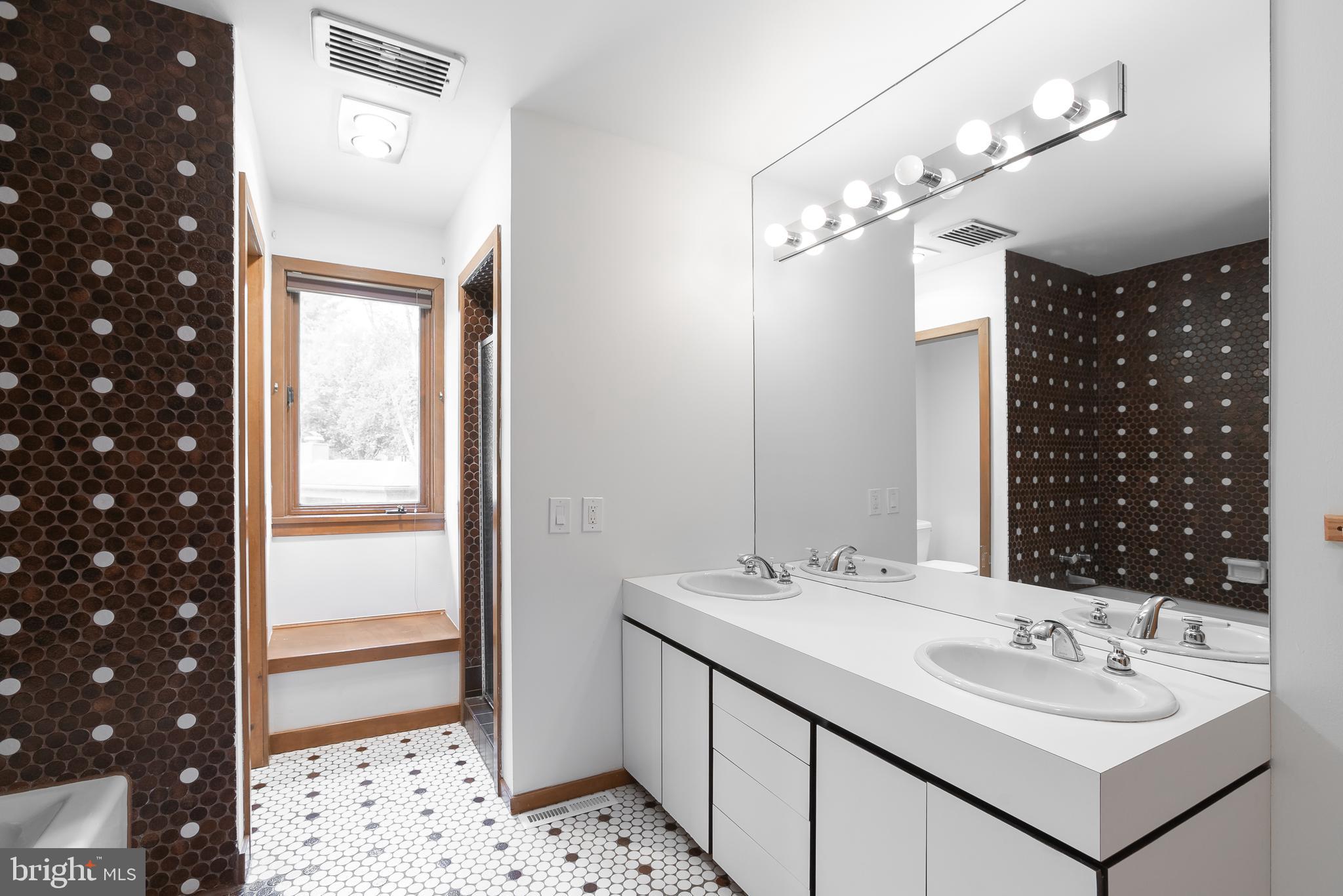 MEADOW BROOK - Residential