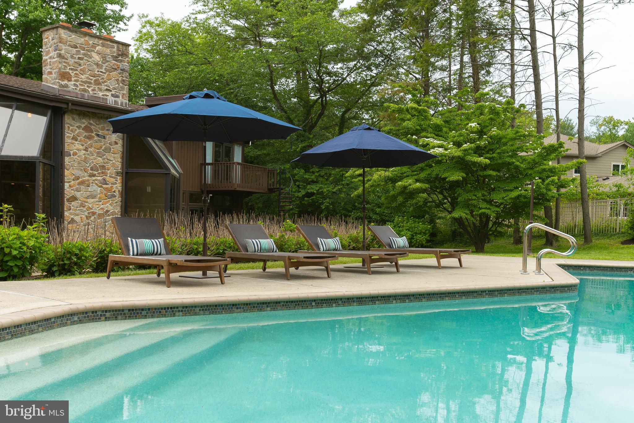 MEADOW BROOK - Residential