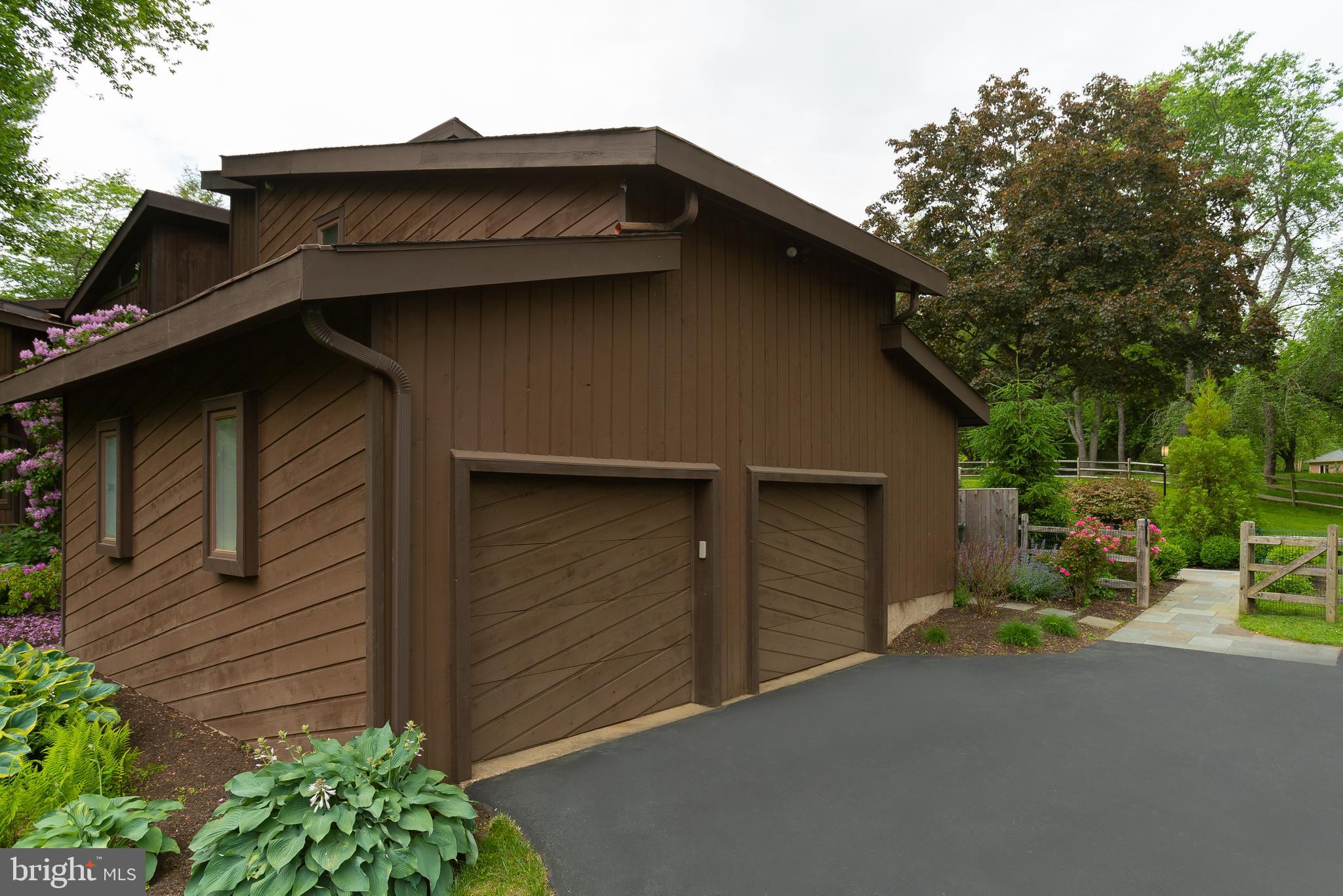 MEADOW BROOK - Residential