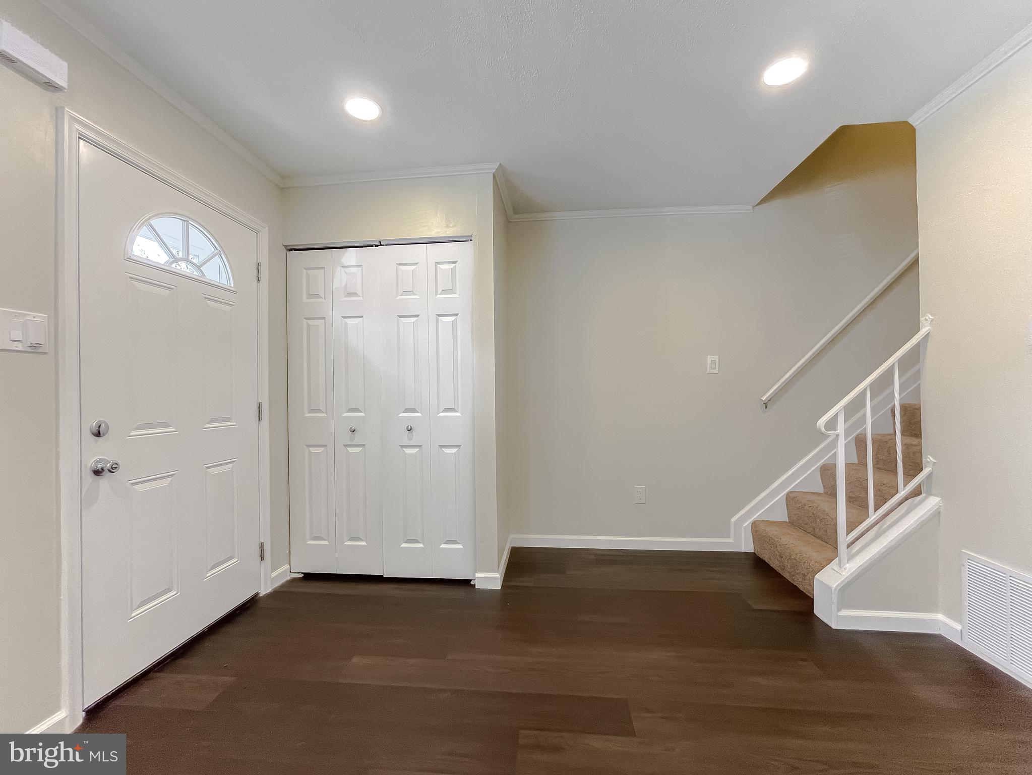 OAK MANOR TWN HSE CONDO - Residential Lease