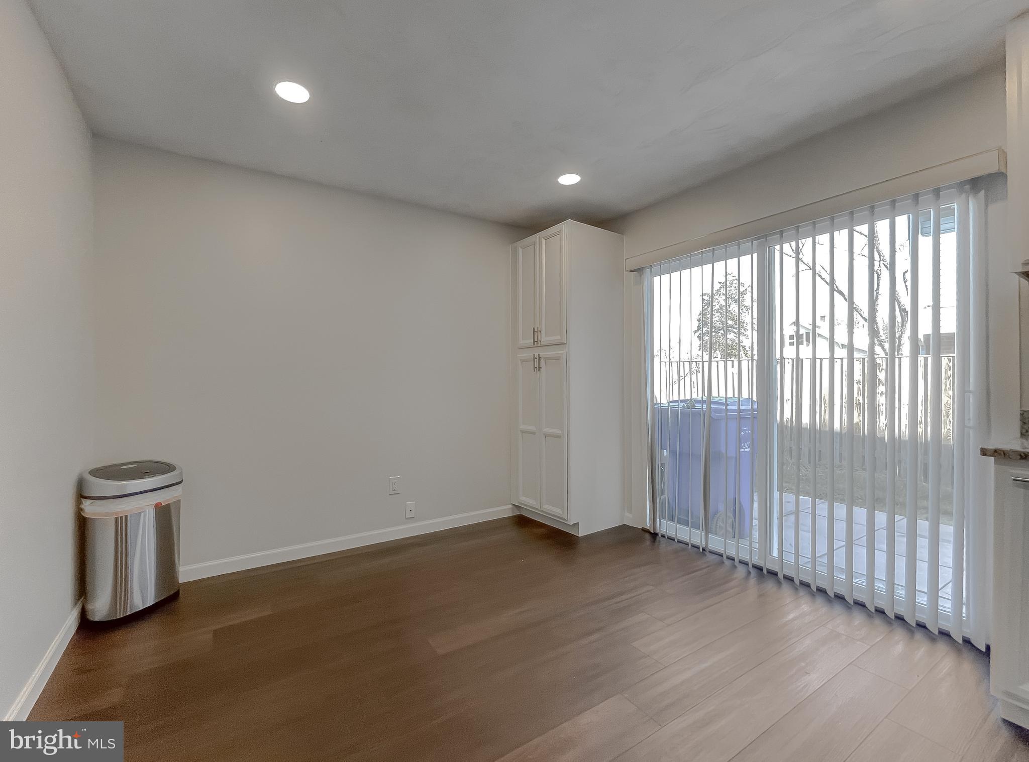 OAK MANOR TWN HSE CONDO - Residential Lease