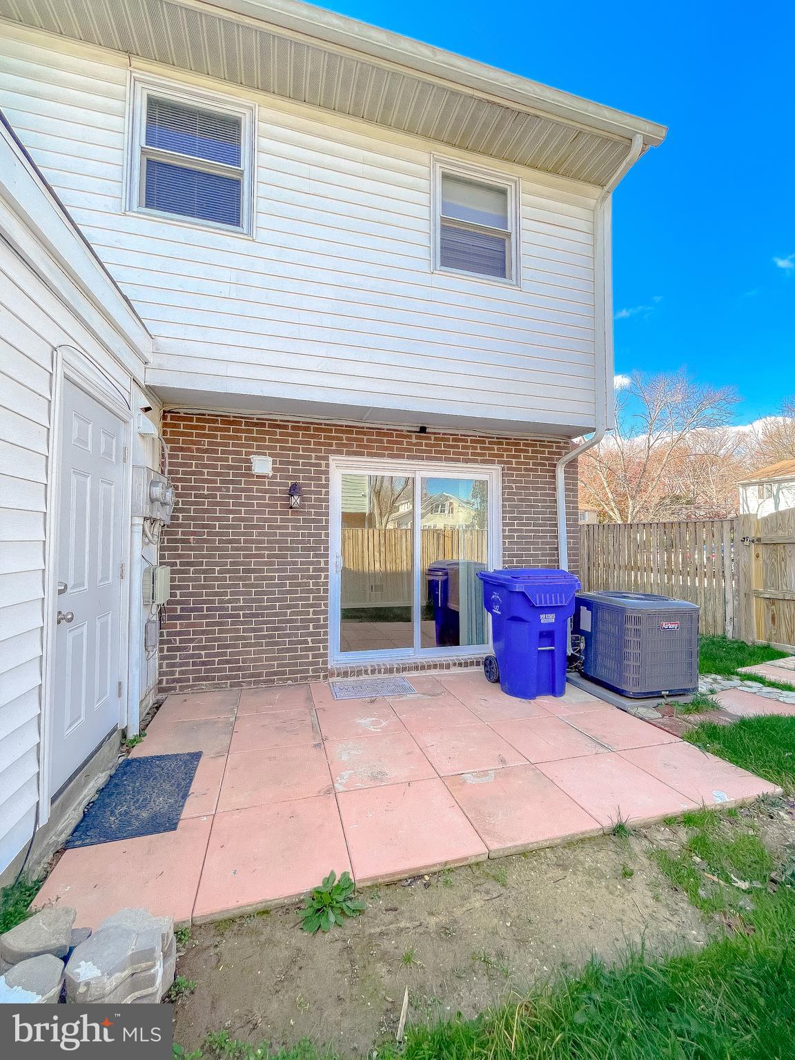 OAK MANOR TWN HSE CONDO - Residential Lease