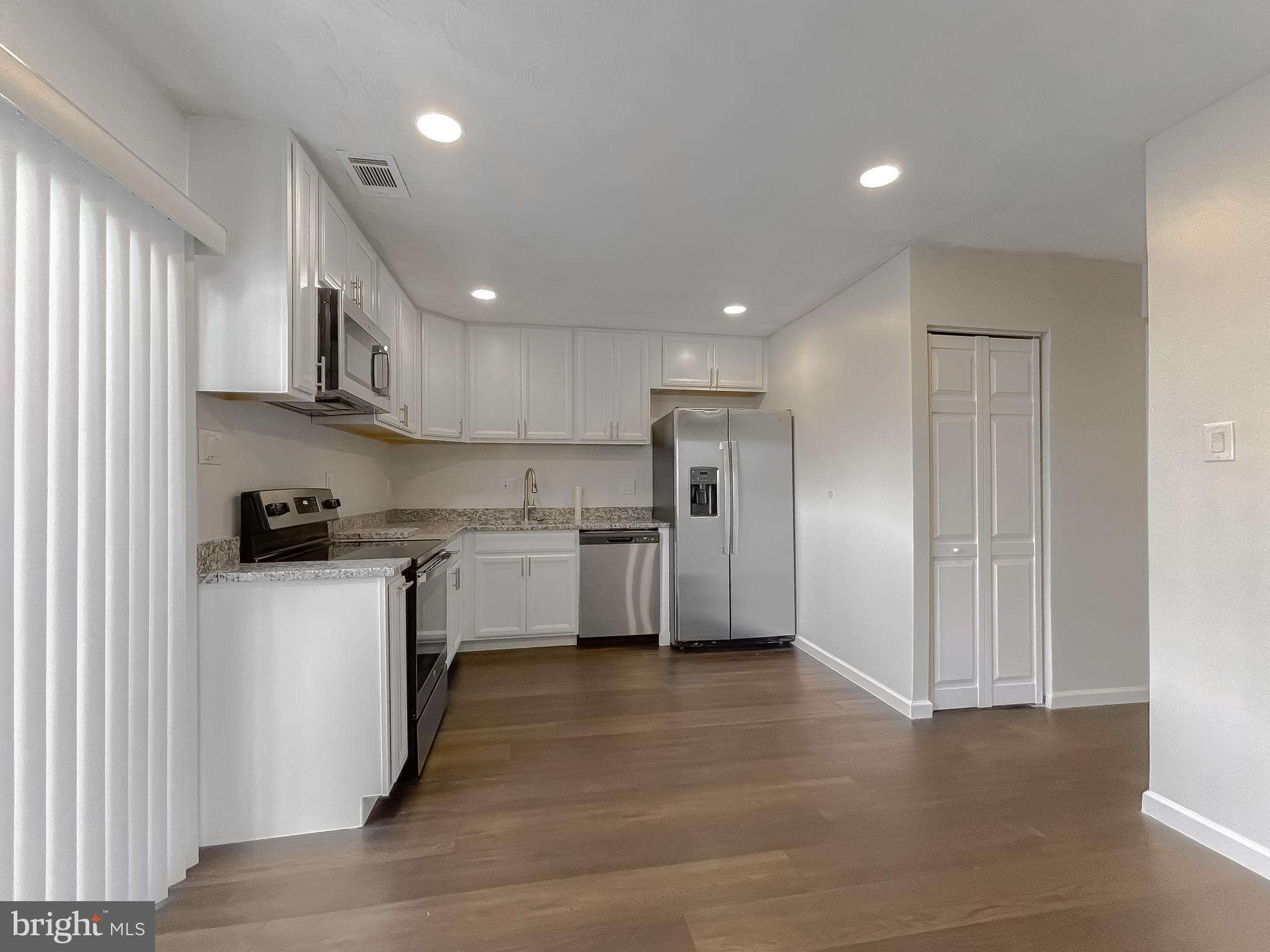 OAK MANOR TWN HSE CONDO - Residential Lease