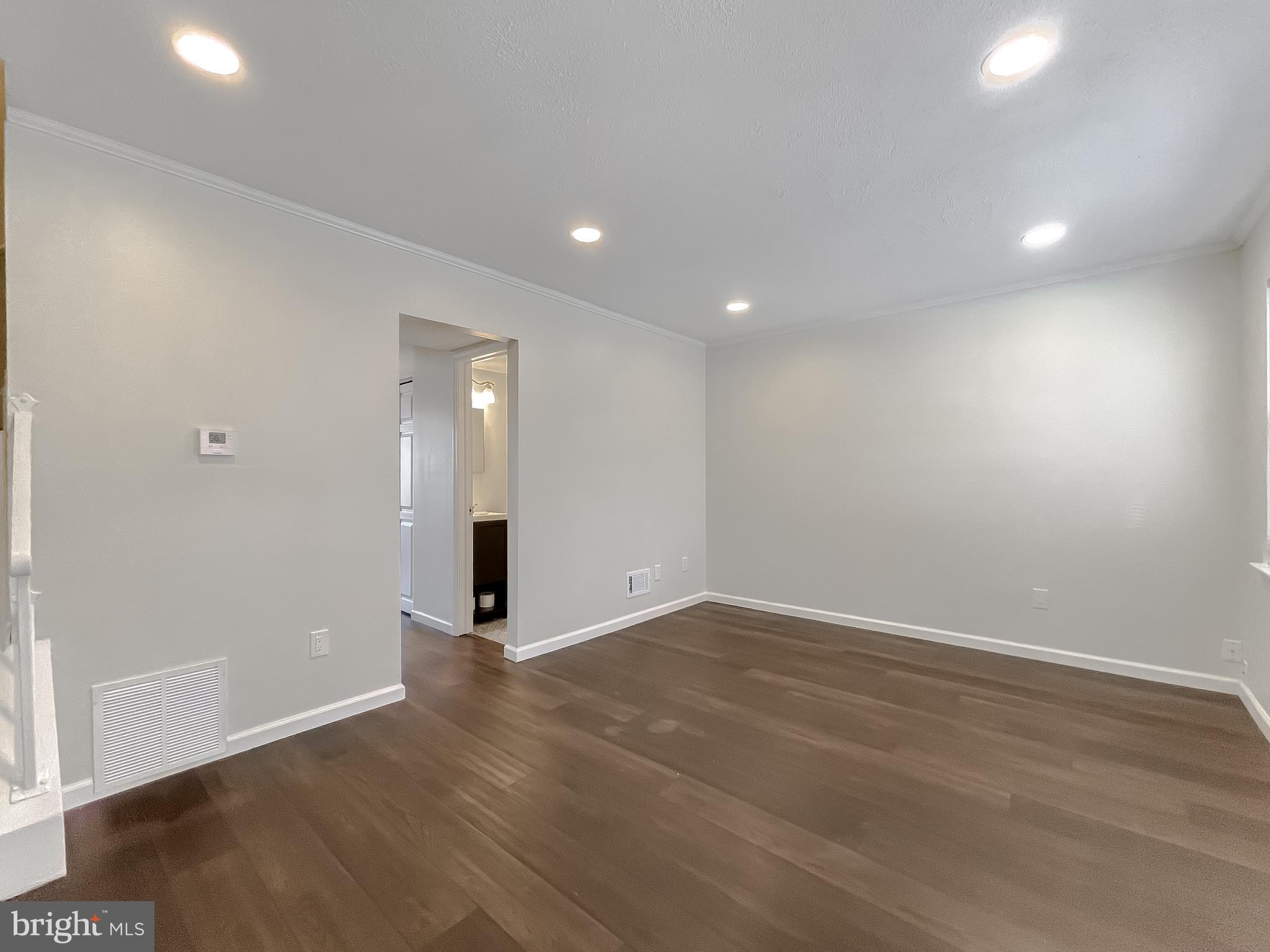 OAK MANOR TWN HSE CONDO - Residential Lease