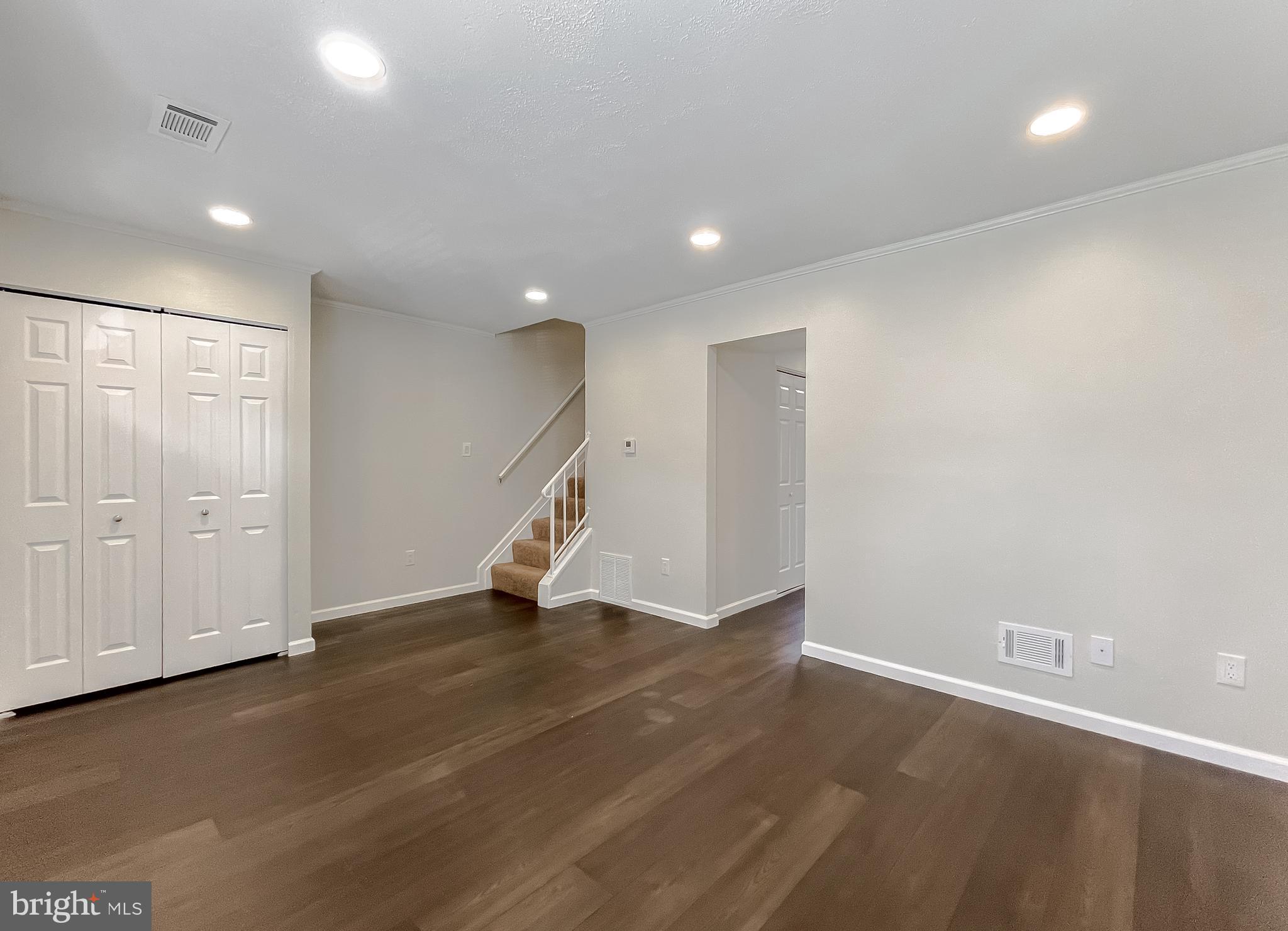 OAK MANOR TWN HSE CONDO - Residential Lease