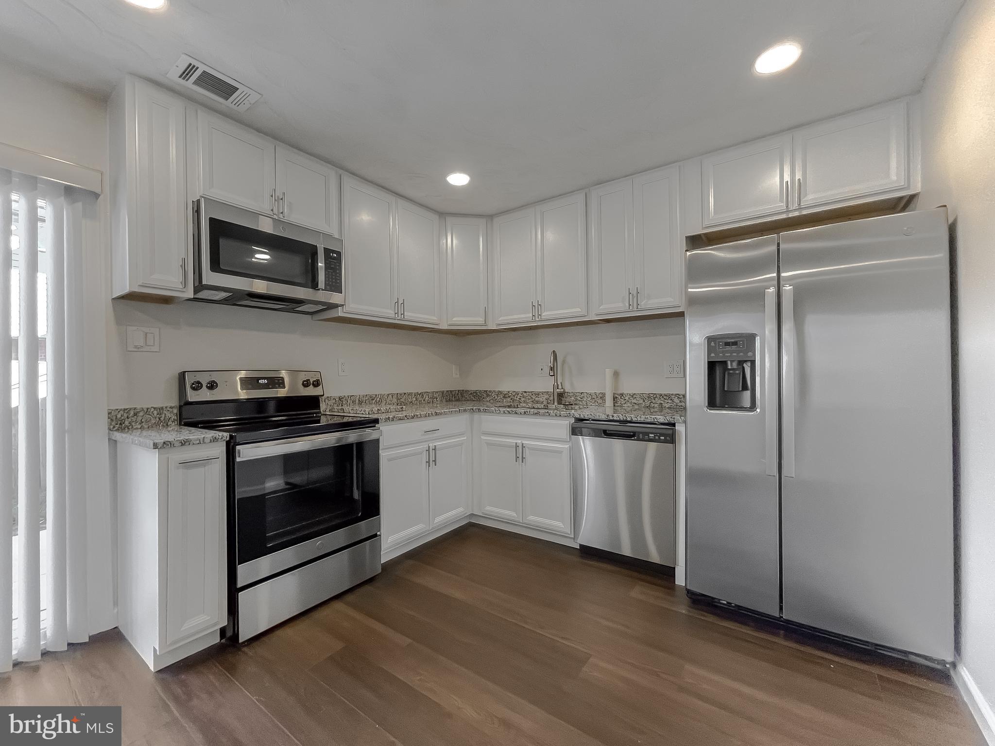 OAK MANOR TWN HSE CONDO - Residential Lease