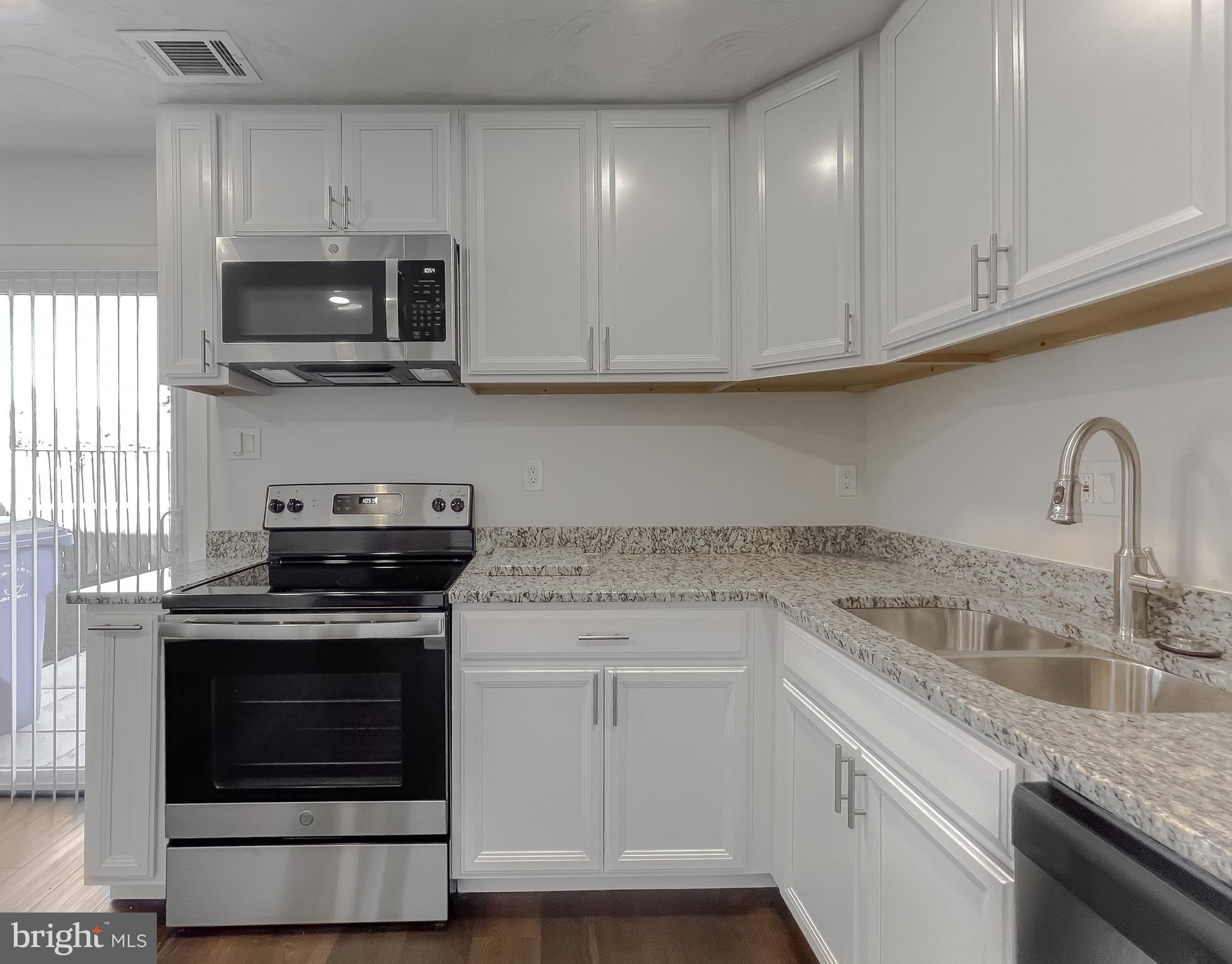 OAK MANOR TWN HSE CONDO - Residential Lease