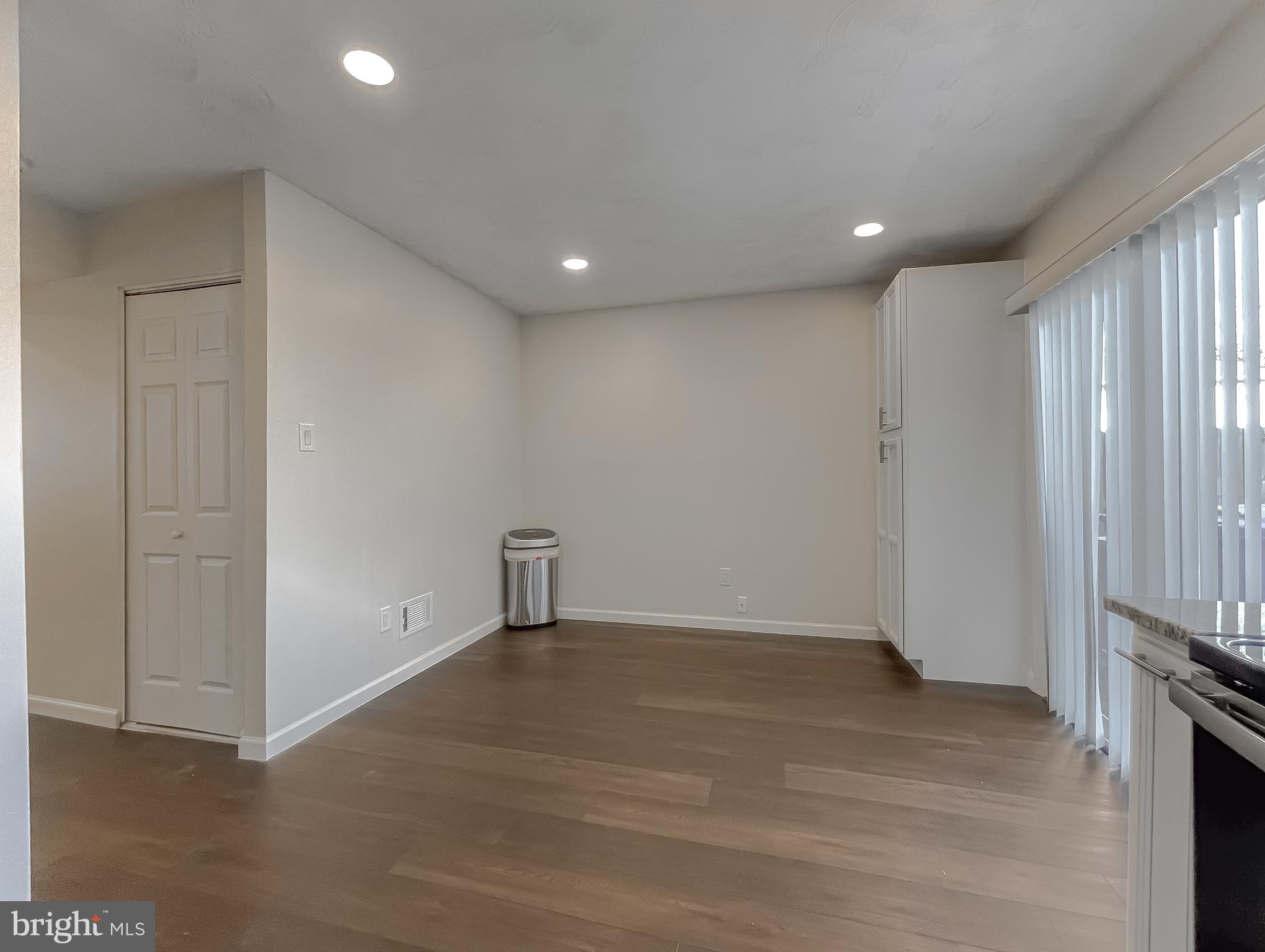 OAK MANOR TWN HSE CONDO - Residential Lease