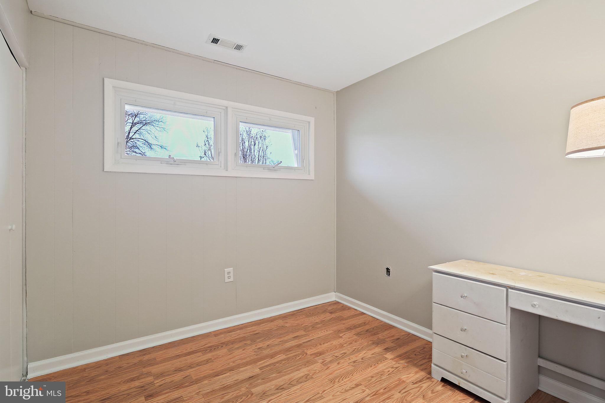 COUNTRY CLUB MANOR - Residential