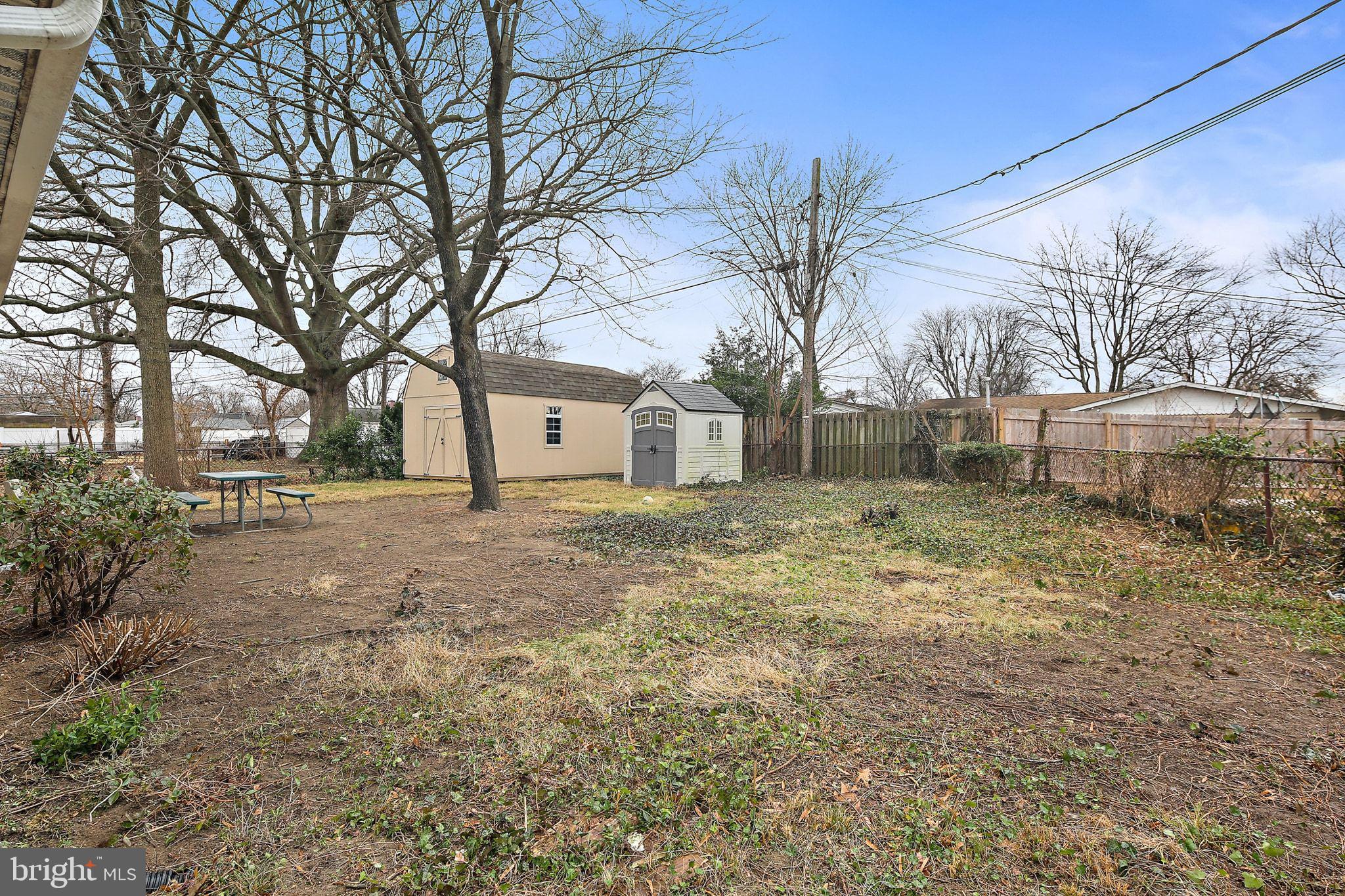 COUNTRY CLUB MANOR - Residential