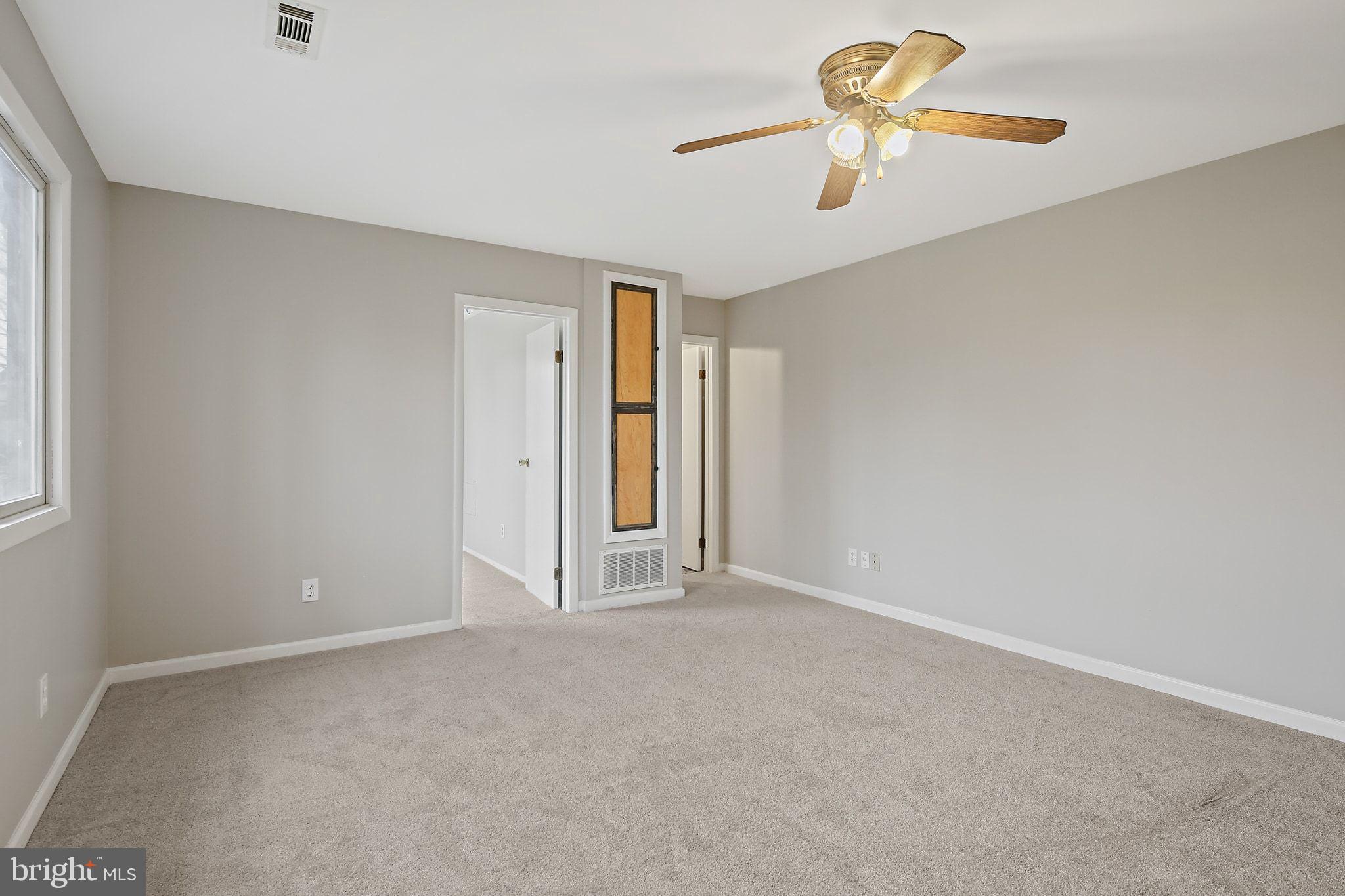 COUNTRY CLUB MANOR - Residential