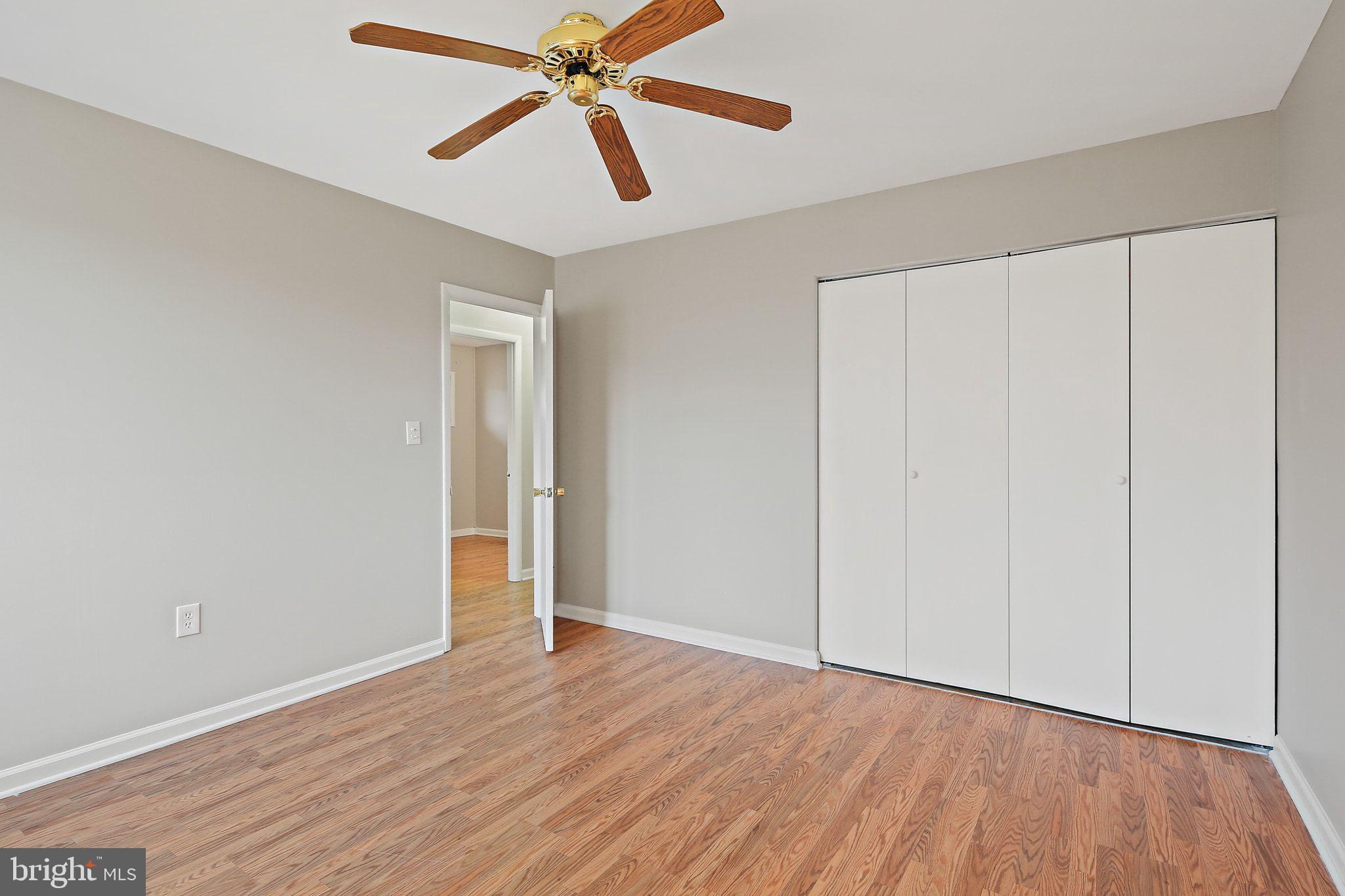 COUNTRY CLUB MANOR - Residential