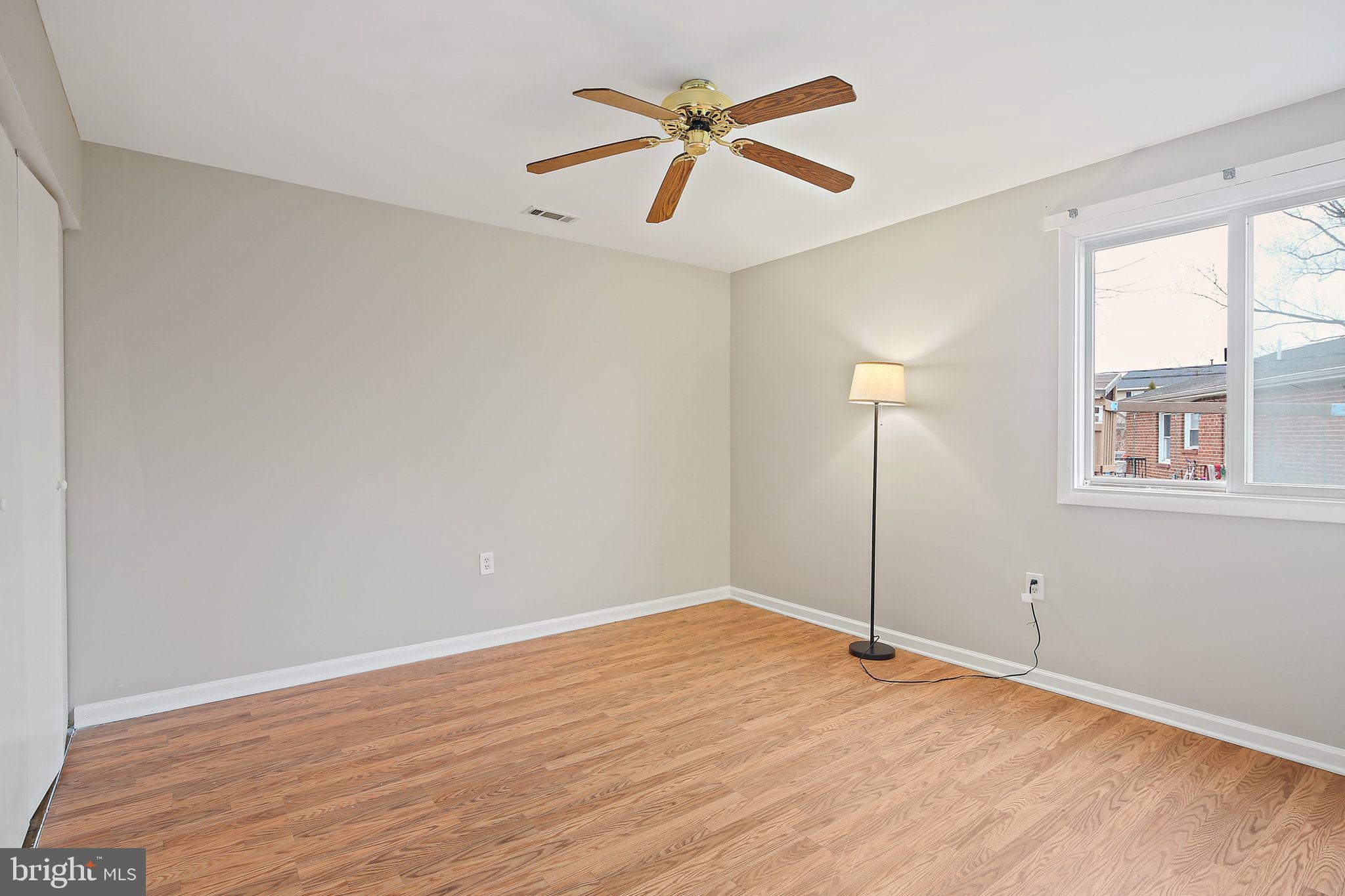 COUNTRY CLUB MANOR - Residential