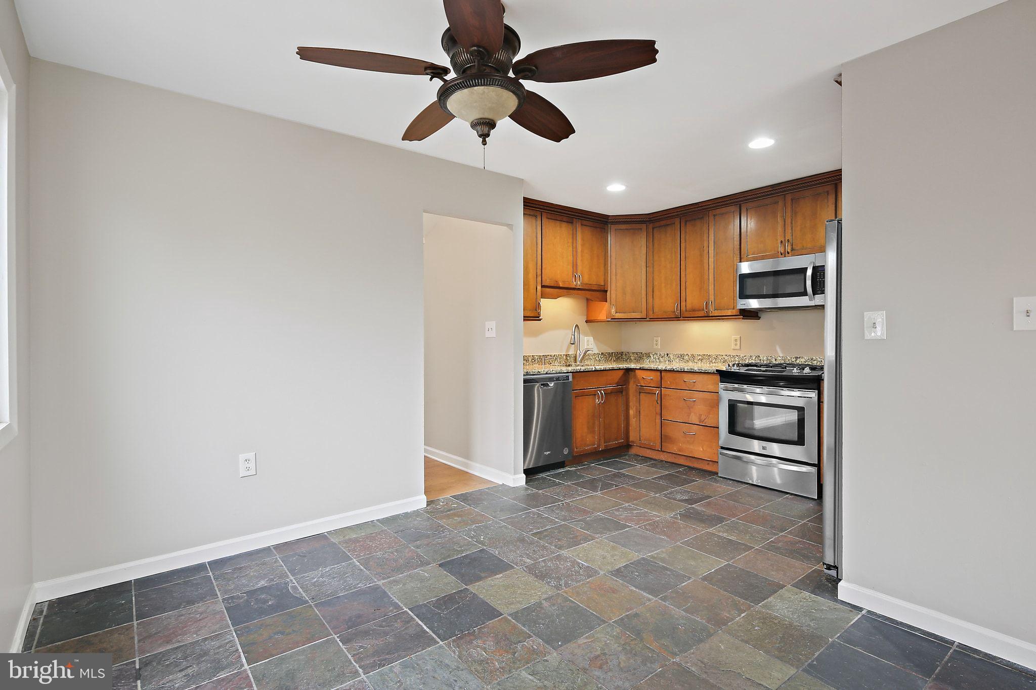 COUNTRY CLUB MANOR - Residential