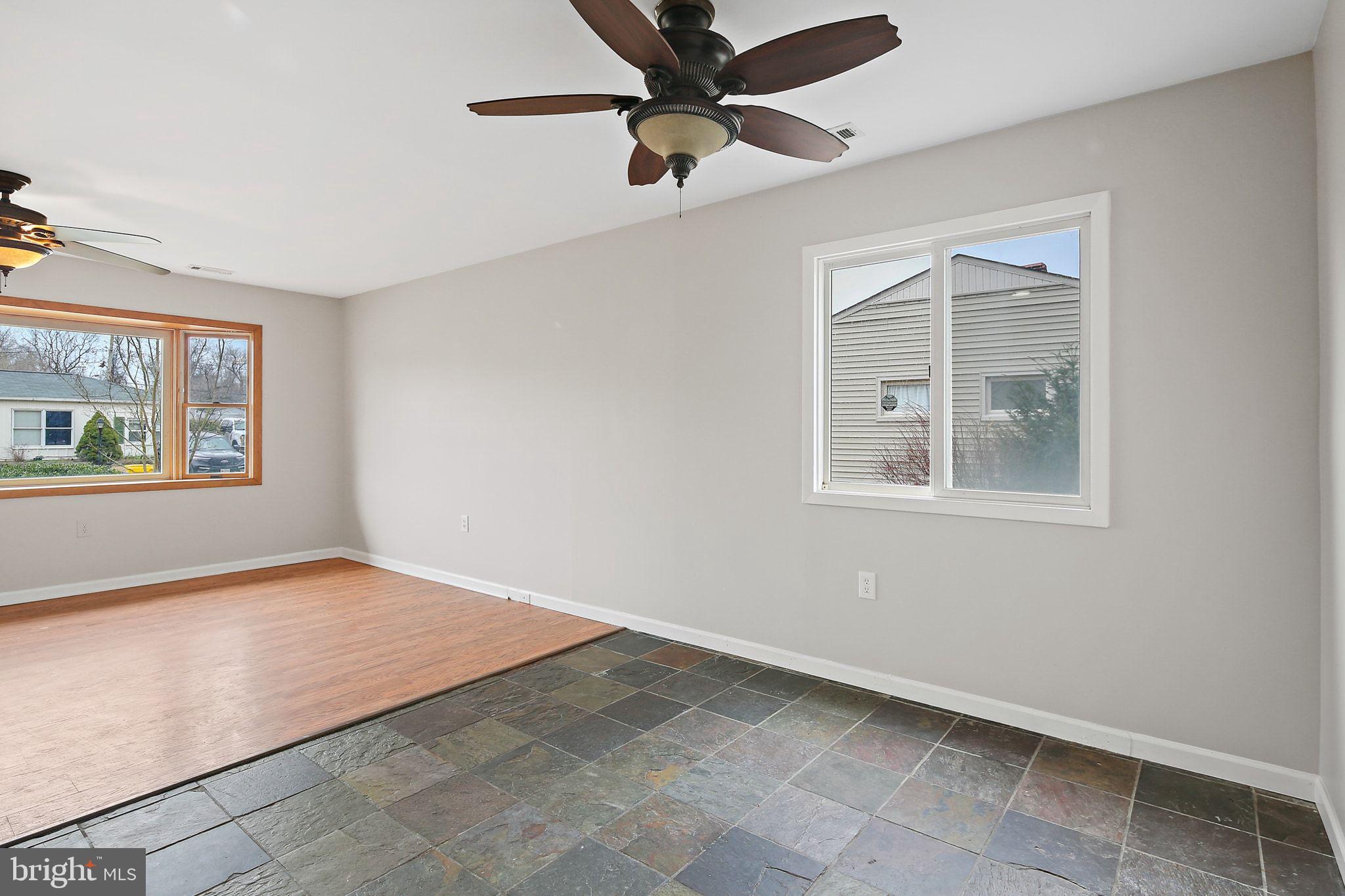 COUNTRY CLUB MANOR - Residential