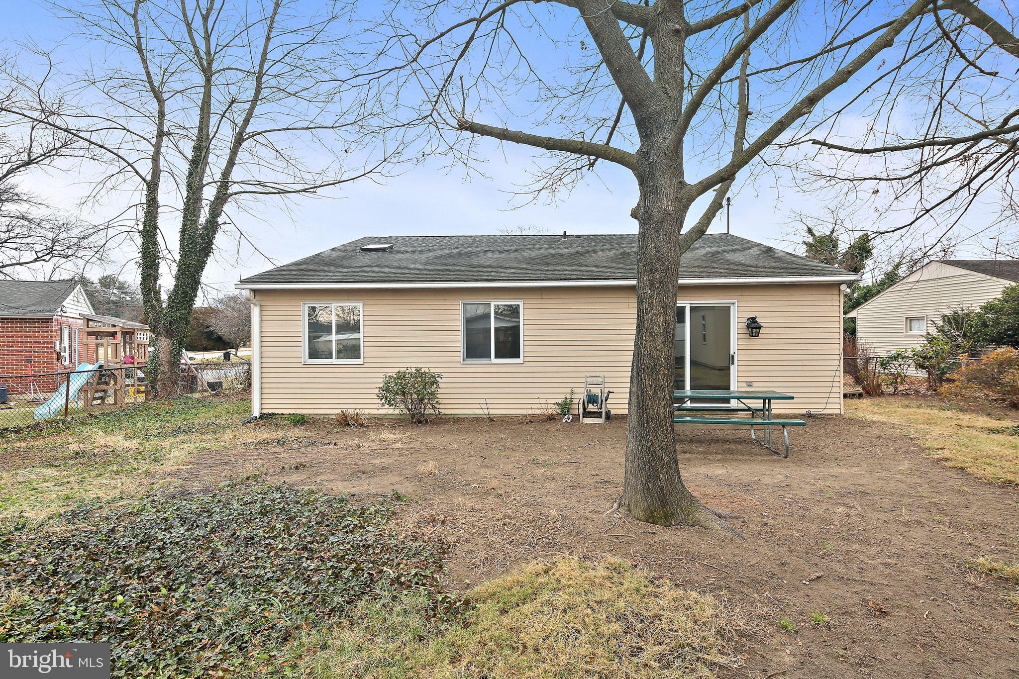 COUNTRY CLUB MANOR - Residential