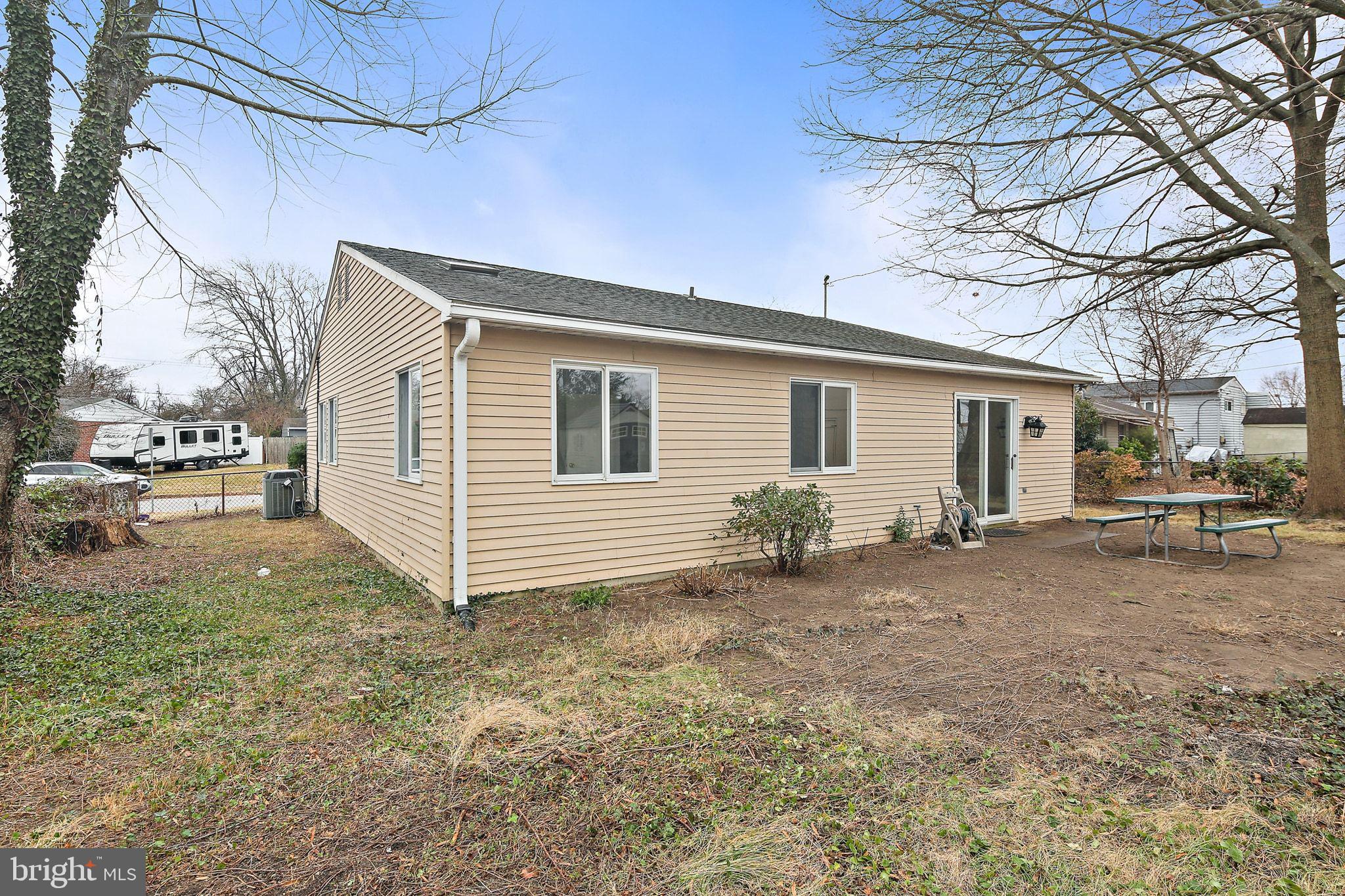 COUNTRY CLUB MANOR - Residential