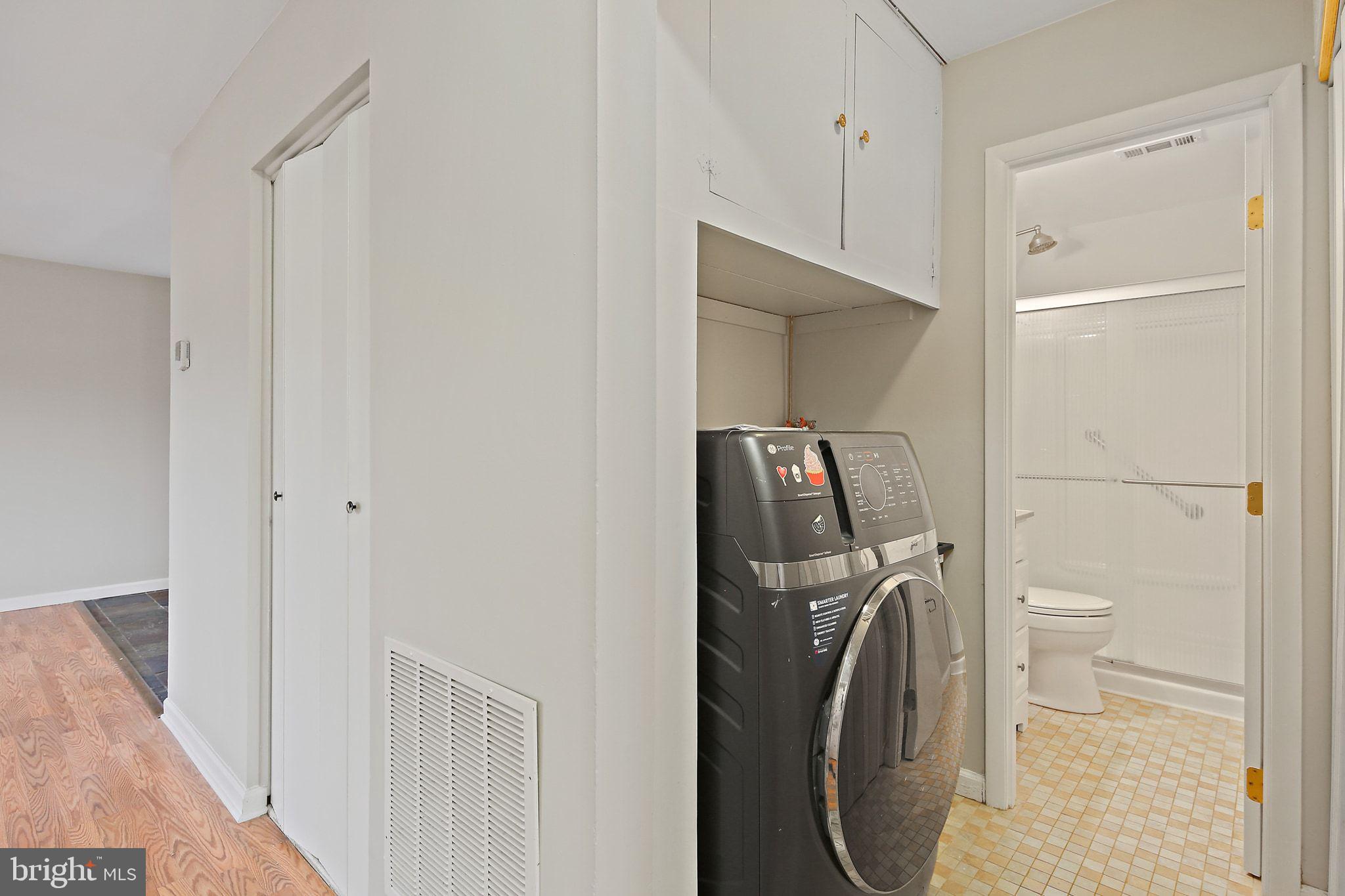 COUNTRY CLUB MANOR - Residential