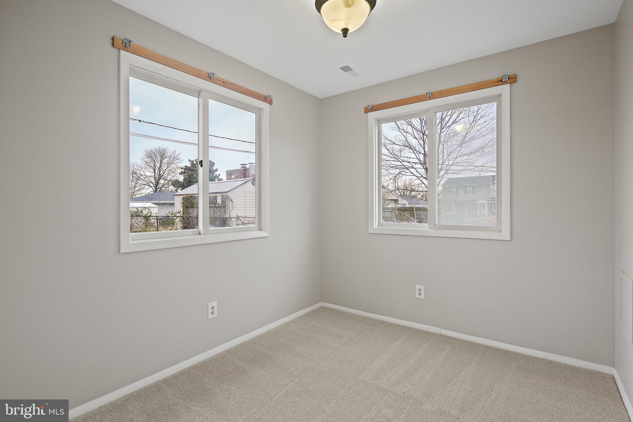 COUNTRY CLUB MANOR - Residential