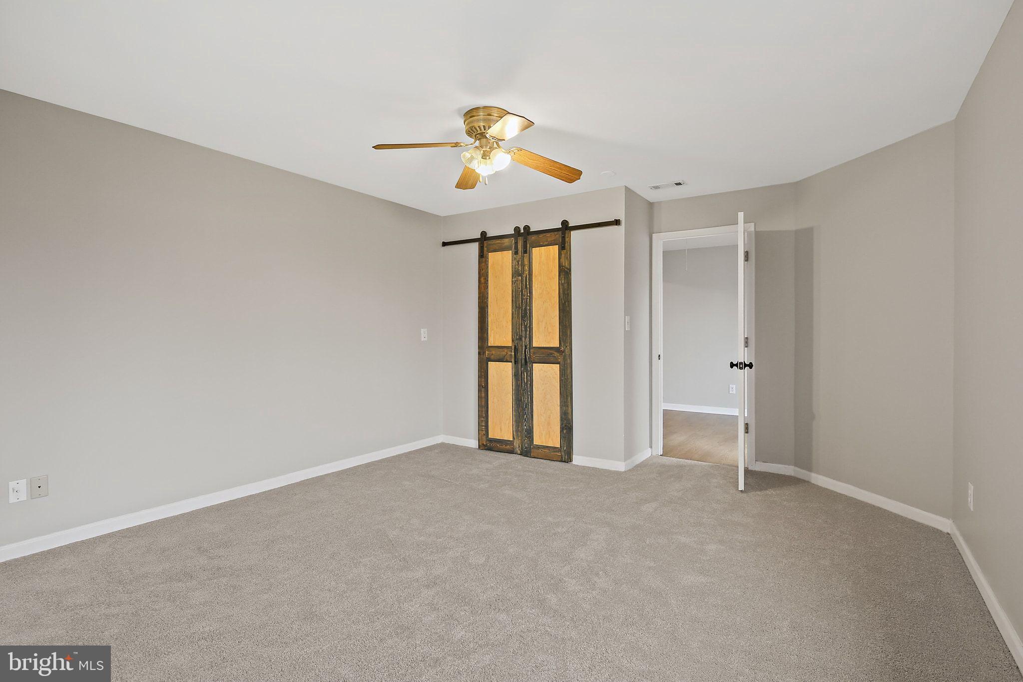 COUNTRY CLUB MANOR - Residential