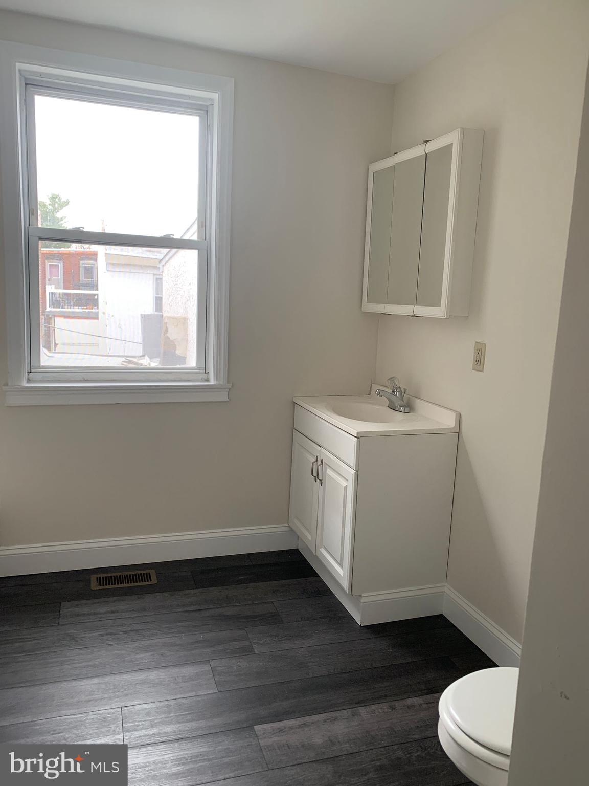 QUEEN VILLAGE - Residential