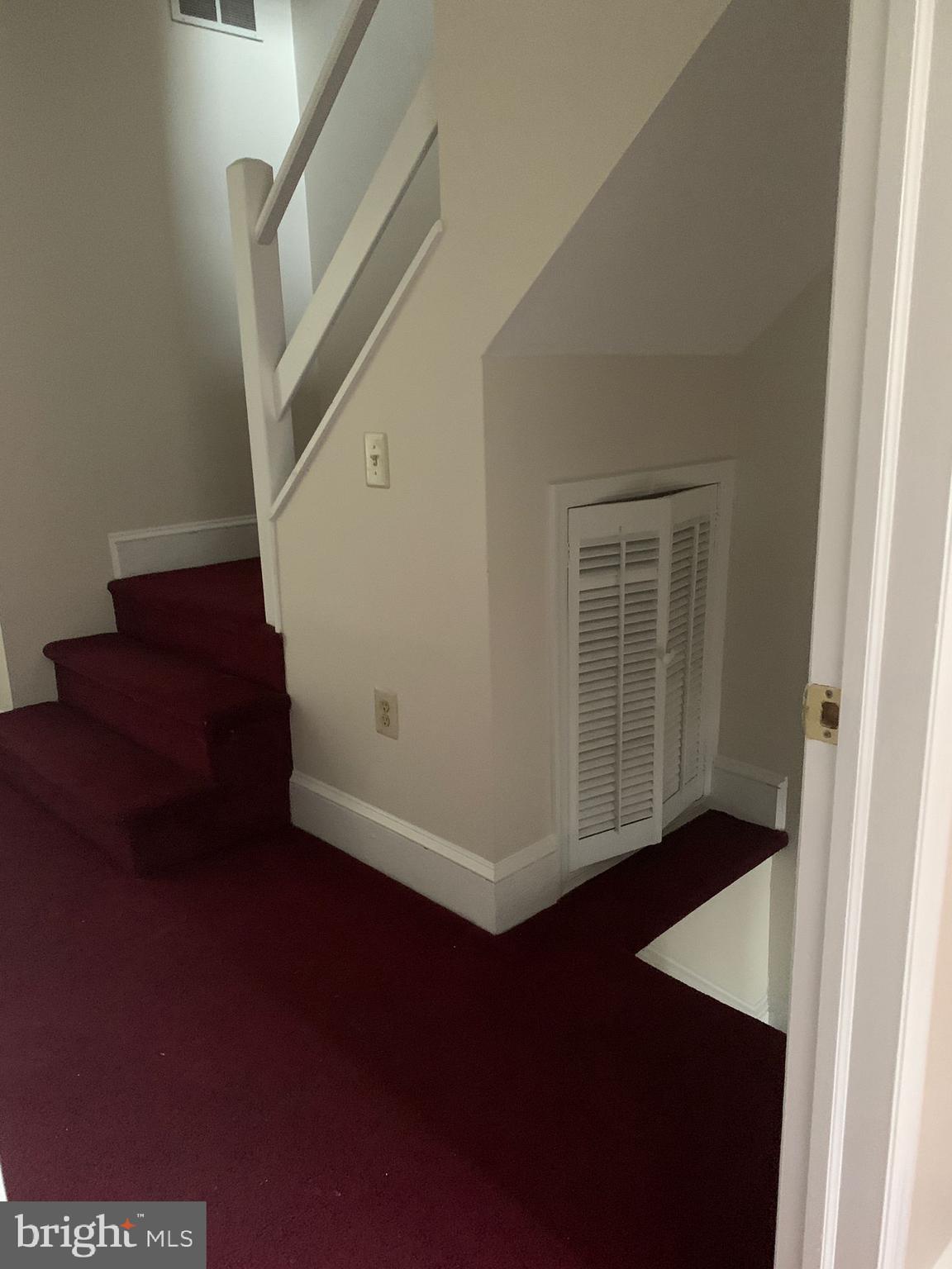 QUEEN VILLAGE - Residential